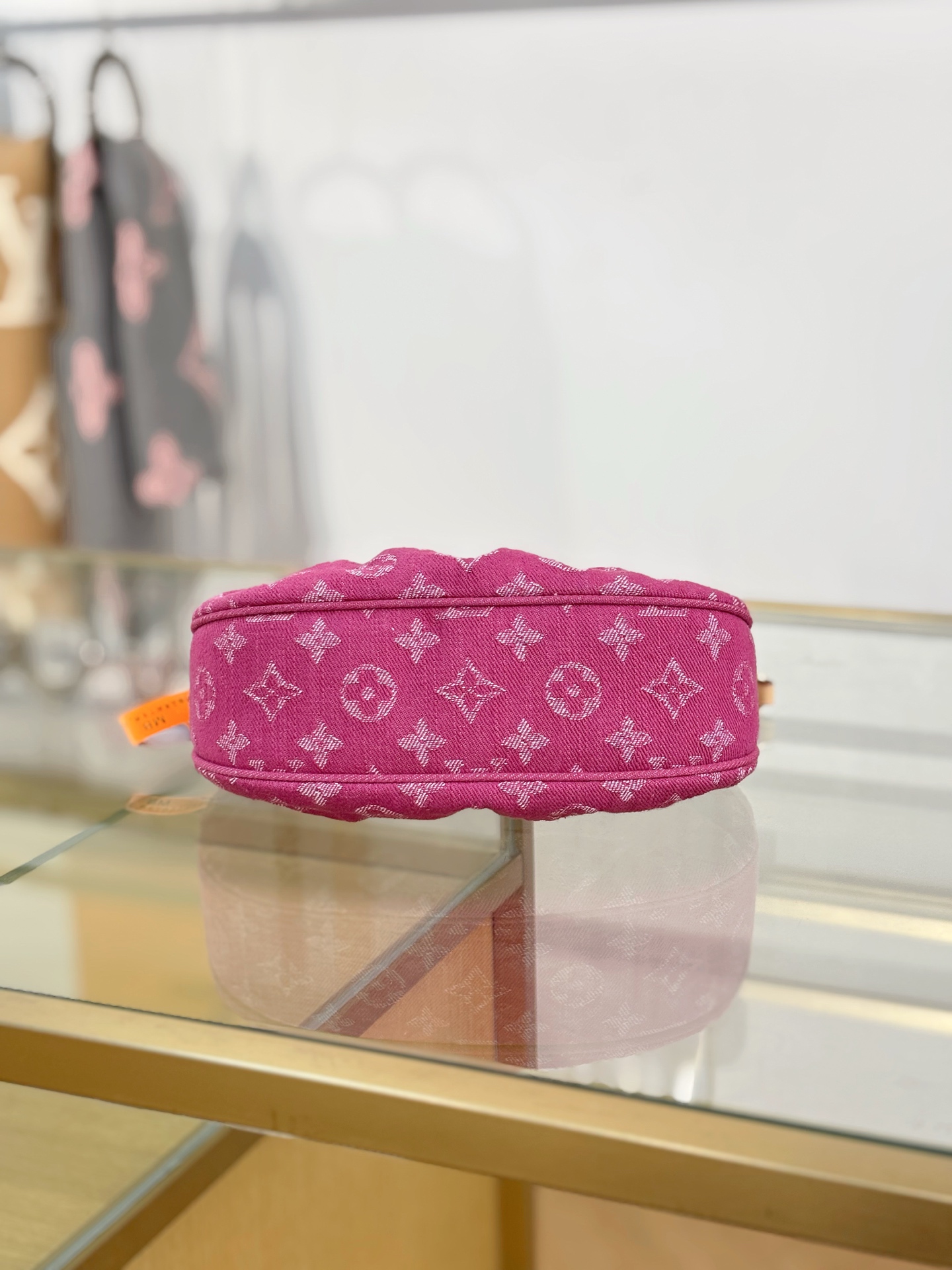 【特级MB163c芯片版原厂皮】 POCHETTE VALLEY 手袋 型号：M28327枚红色 材料：A级全钢五金，进