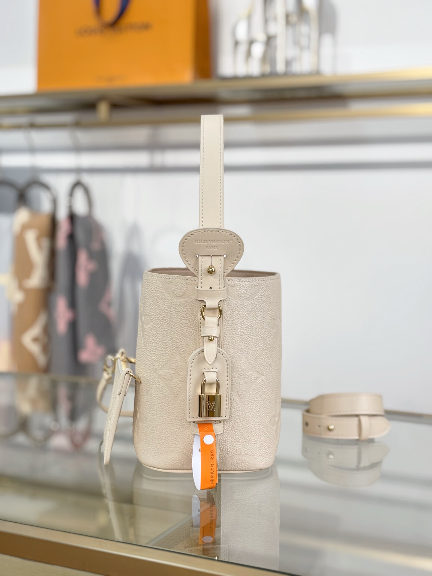 【特级MB163c芯片版原厂皮】 ALL IN BB 手袋 型号：M2A356白色 材料：A级全钢五金，进口原厂面料 包