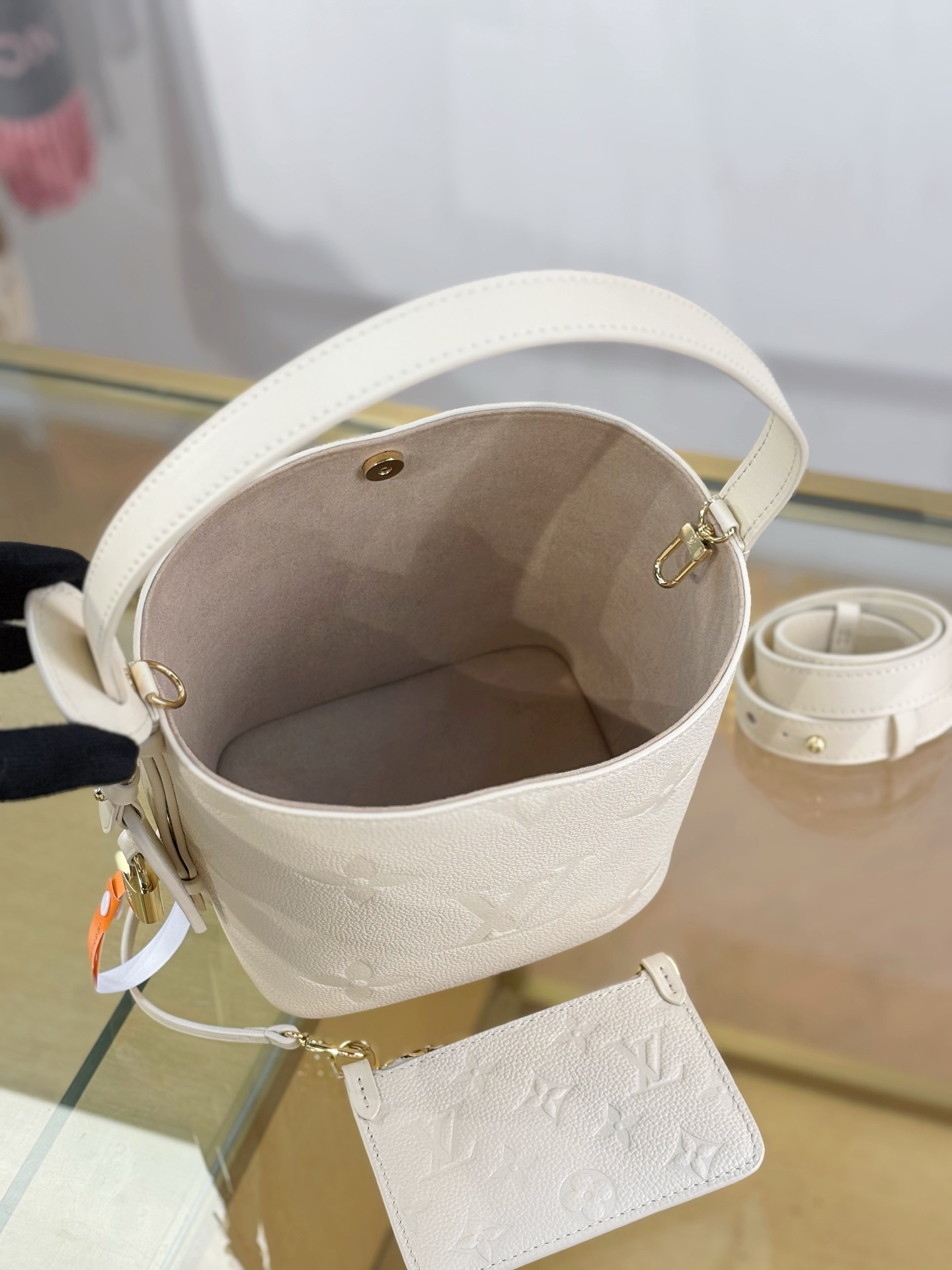 【特级MB163c芯片版原厂皮】 ALL IN BB 手袋 型号：M2A356白色 材料：A级全钢五金，进口原厂面料 包