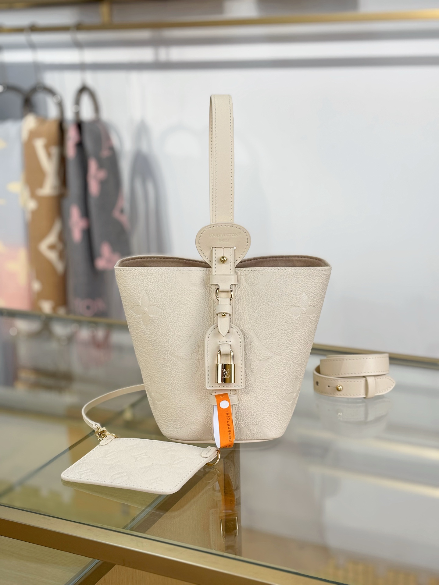 【特级MB163c芯片版原厂皮】 ALL IN BB 手袋 型号：M2A356白色 材料：A级全钢五金，进口原厂面料 包