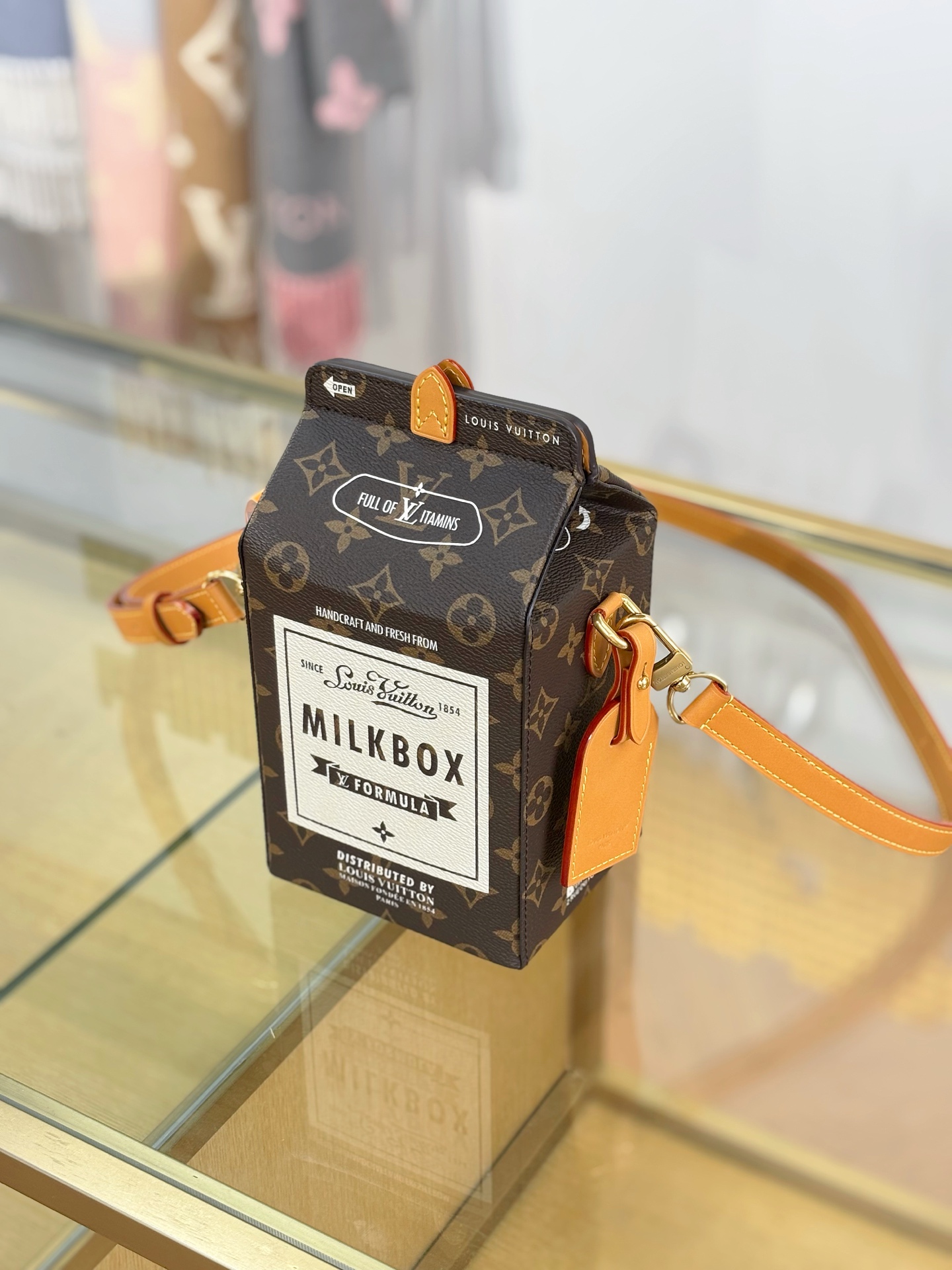 【特级MB动态163c芯片版原厂皮】 MILK 手袋 型号：M29326老花 材料：A级全钢五金，进口原厂面料 包装：全