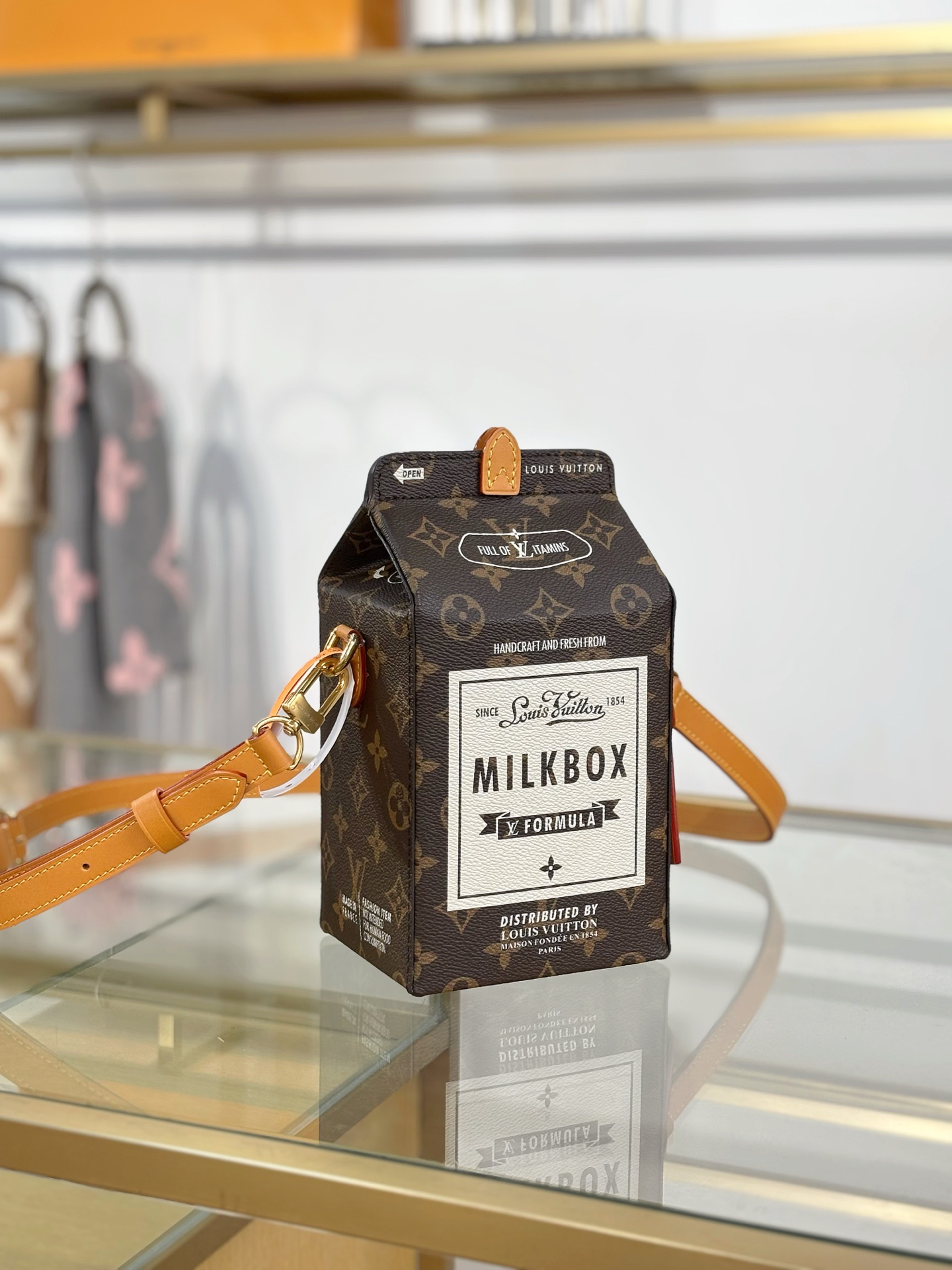 【特级MB动态163c芯片版原厂皮】 MILK 手袋 型号：M29326老花 材料：A级全钢五金，进口原厂面料 包装：全