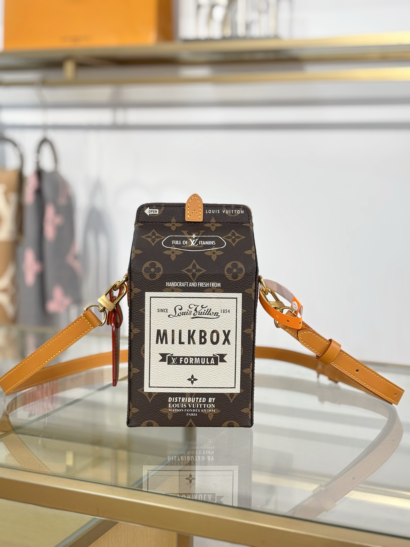 【特级MB动态163c芯片版原厂皮】 MILK 手袋 型号：M29326老花 材料：A级全钢五金，进口原厂面料 包装：全
