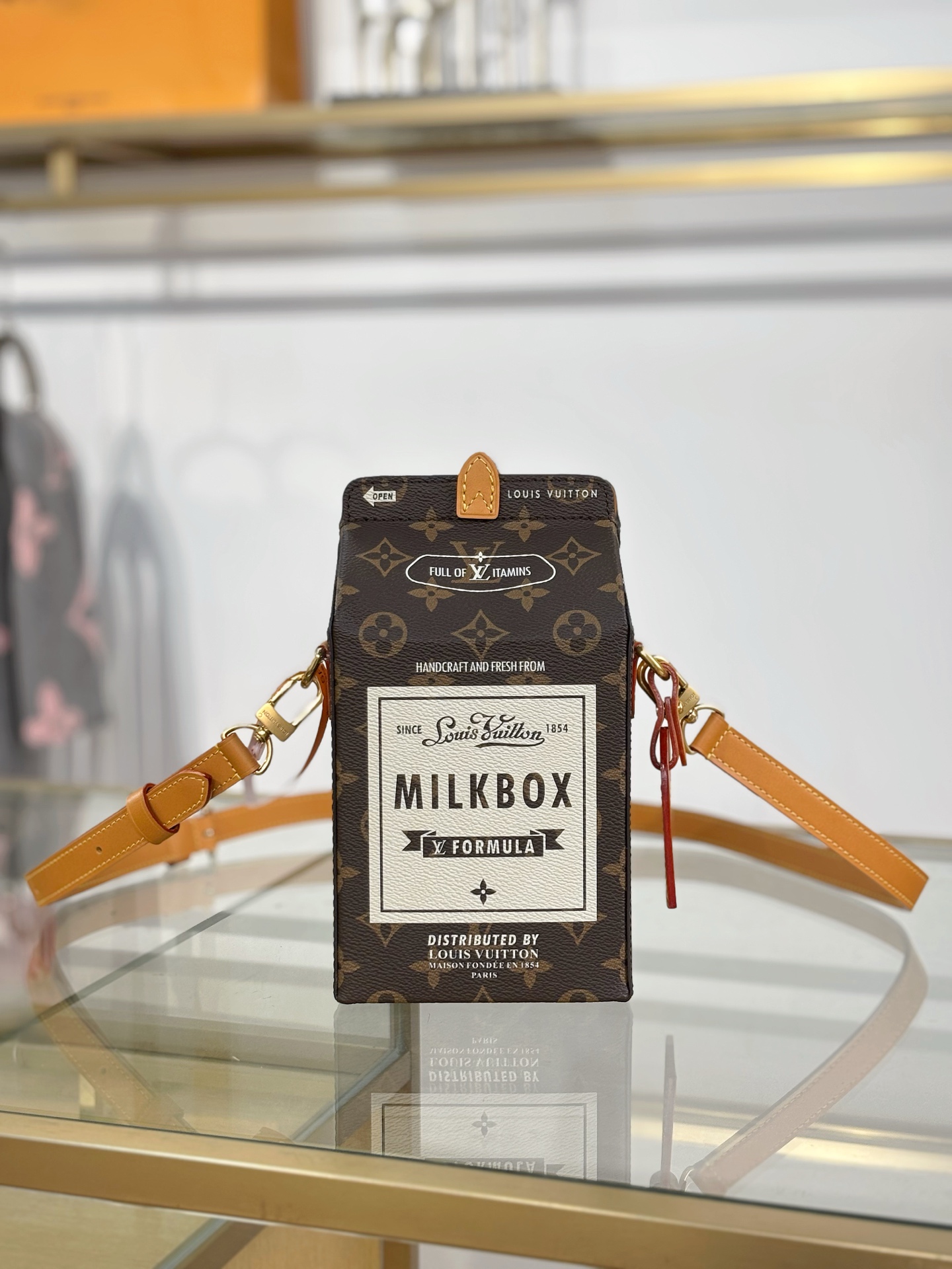 【特级MB动态163c芯片版原厂皮】 MILK 手袋 型号:M29326老花 材料:A级全钢五金,进口原厂面料 包装:全 【特级MB动态163c芯片版原厂皮】 MILK 手袋 型号:M29326老花 材料:A级全钢五金,进口原厂面料 包装:全