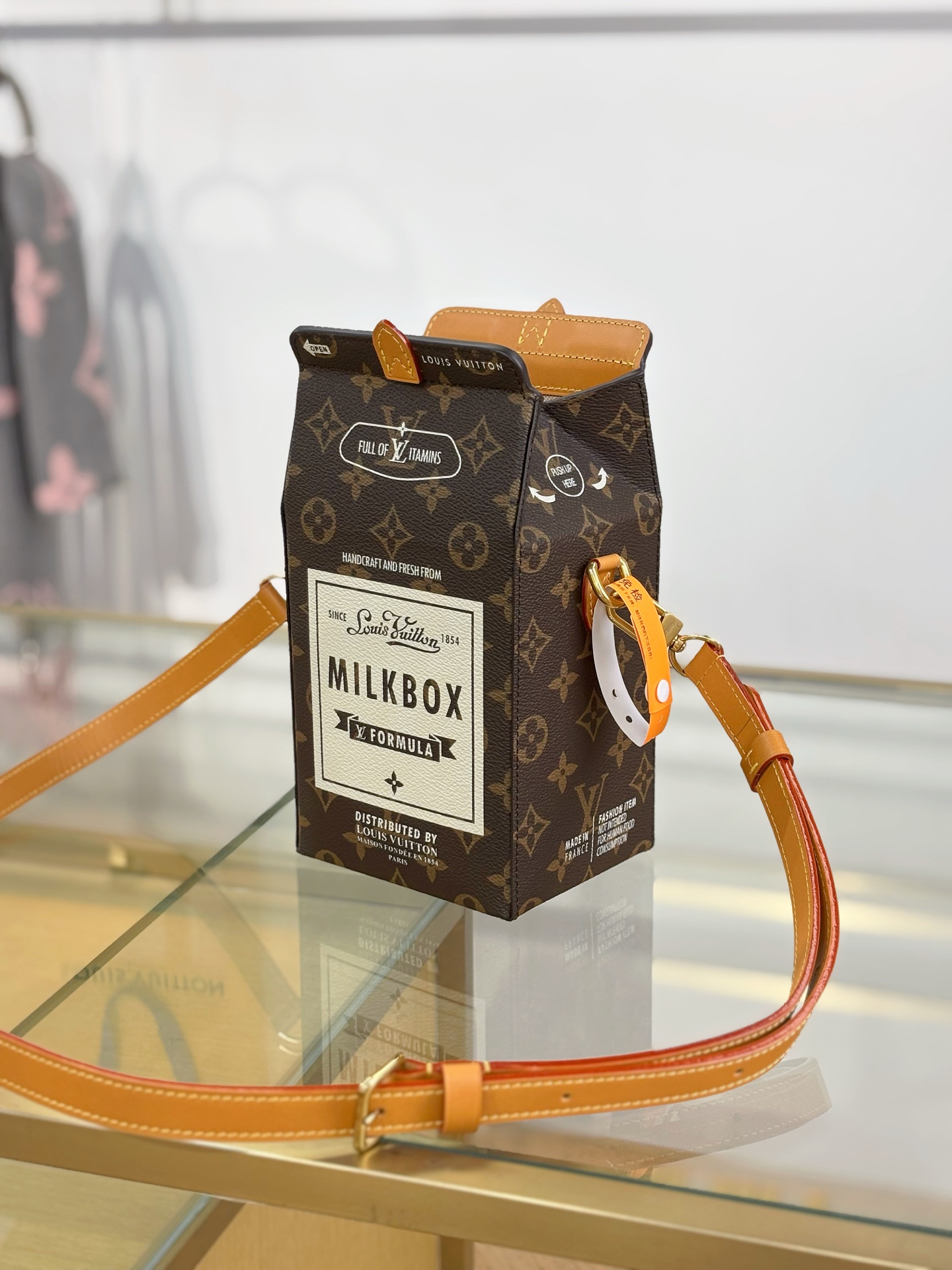 【特级MB动态163c芯片版原厂皮】 MILK 手袋 型号：M29326老花 材料：A级全钢五金，进口原厂面料 包装：全