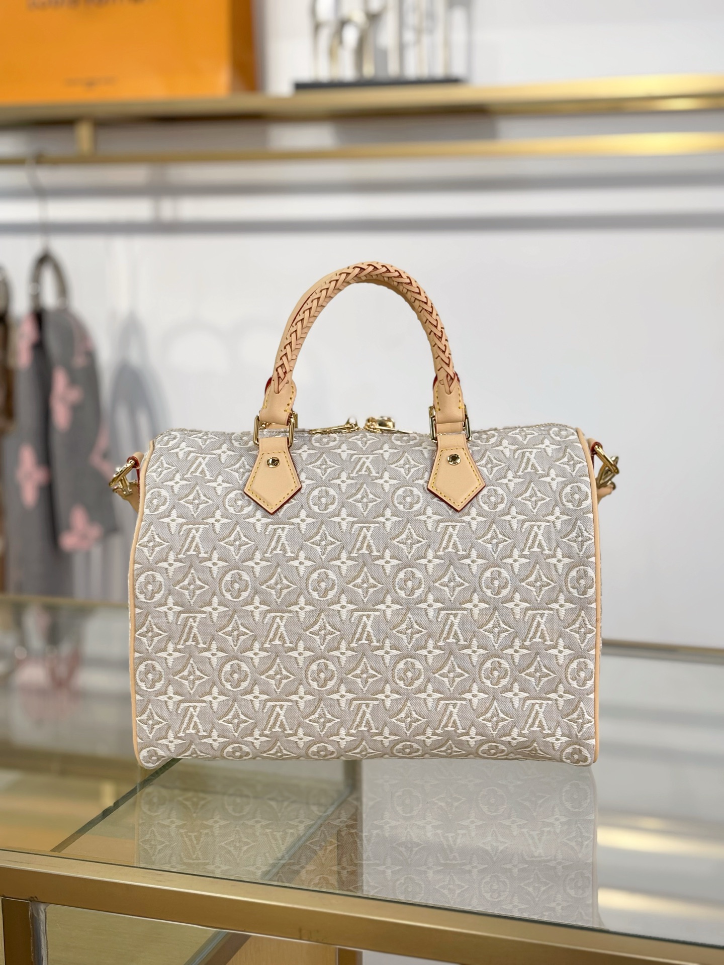 【特级MB动态163c芯片版原厂皮】 THE IT CAN 手袋 型号：M28479米色 材料：A级全钢五金，进口原厂面