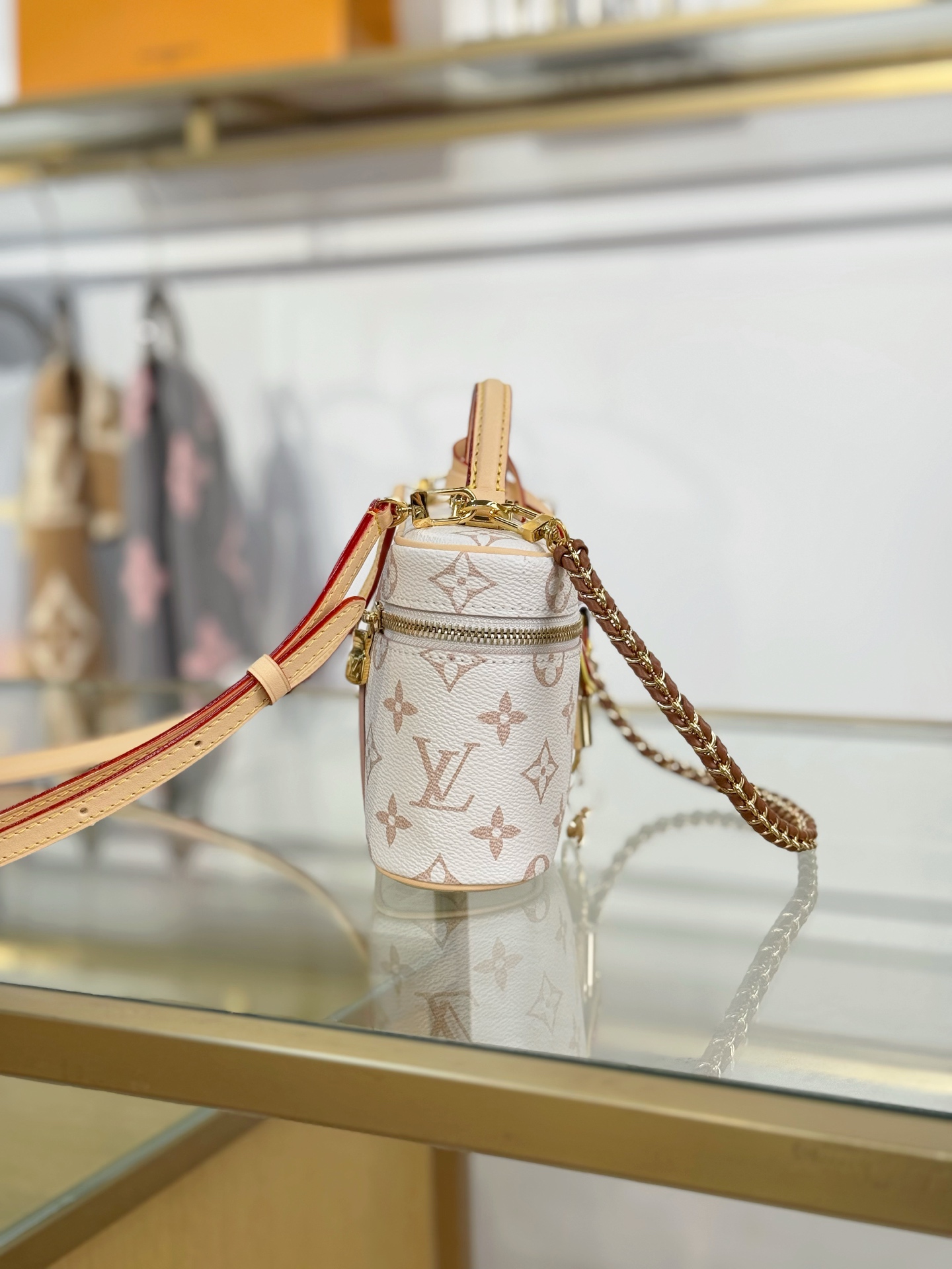 【特级MB动态163c芯片版原厂皮】 VANITY CHAIN POUCH 手袋 型号：M29782白花 材料：A级全钢