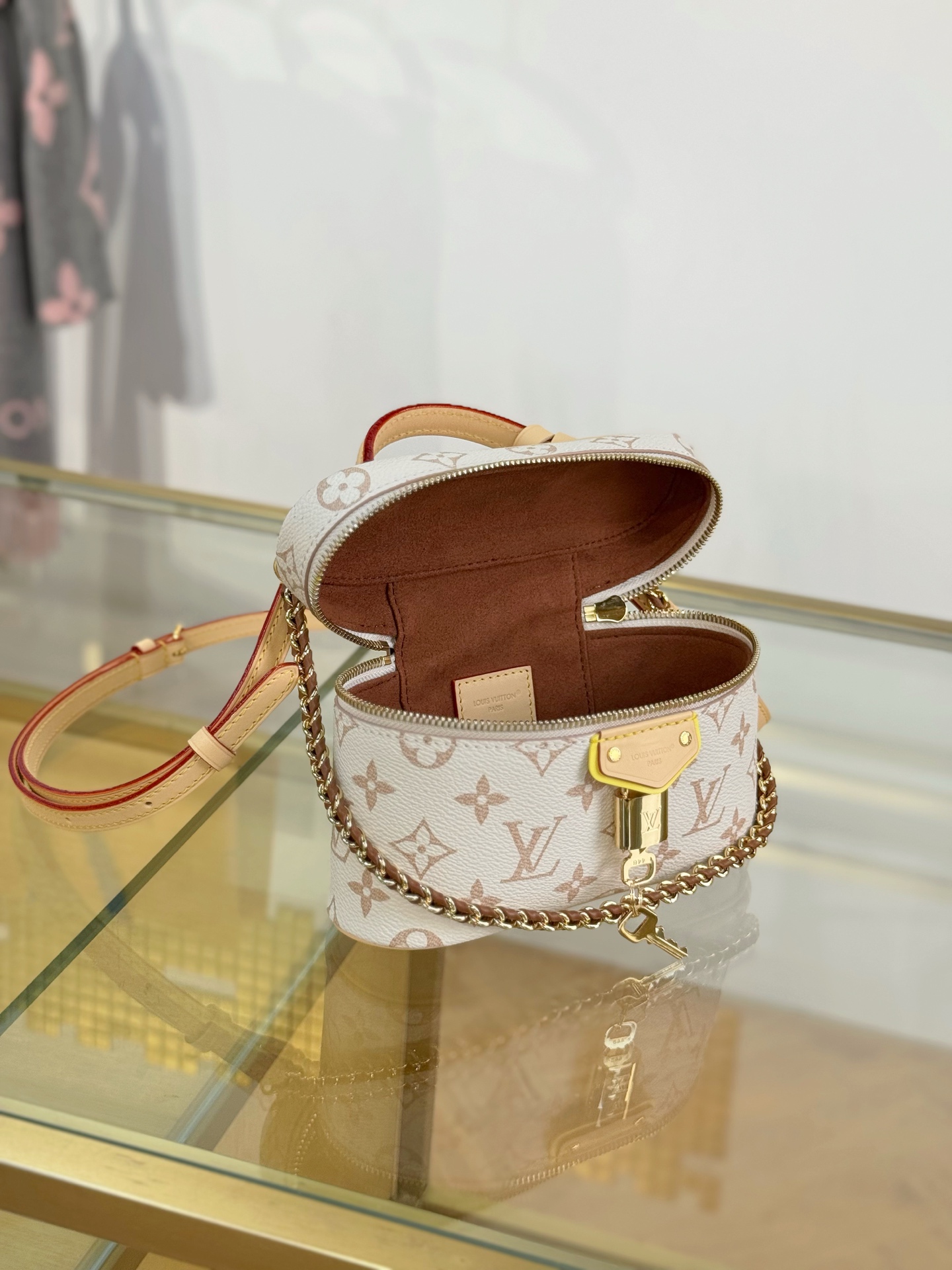 【特级MB动态163c芯片版原厂皮】 VANITY CHAIN POUCH 手袋 型号：M29782白花 材料：A级全钢