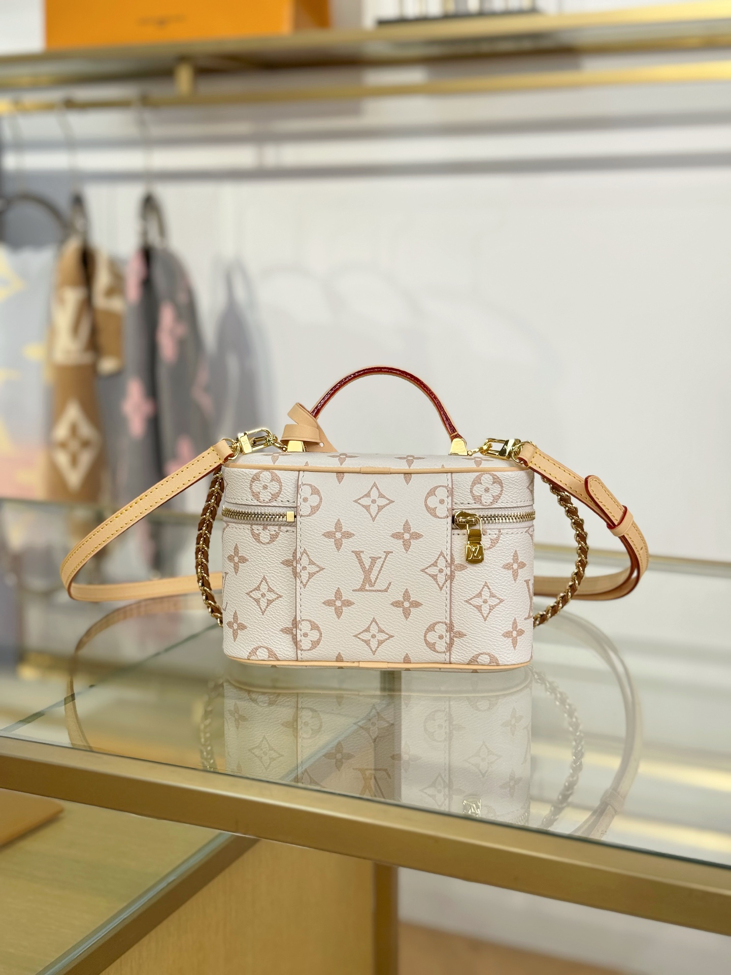 【特级MB动态163c芯片版原厂皮】 VANITY CHAIN POUCH 手袋 型号：M29782白花 材料：A级全钢