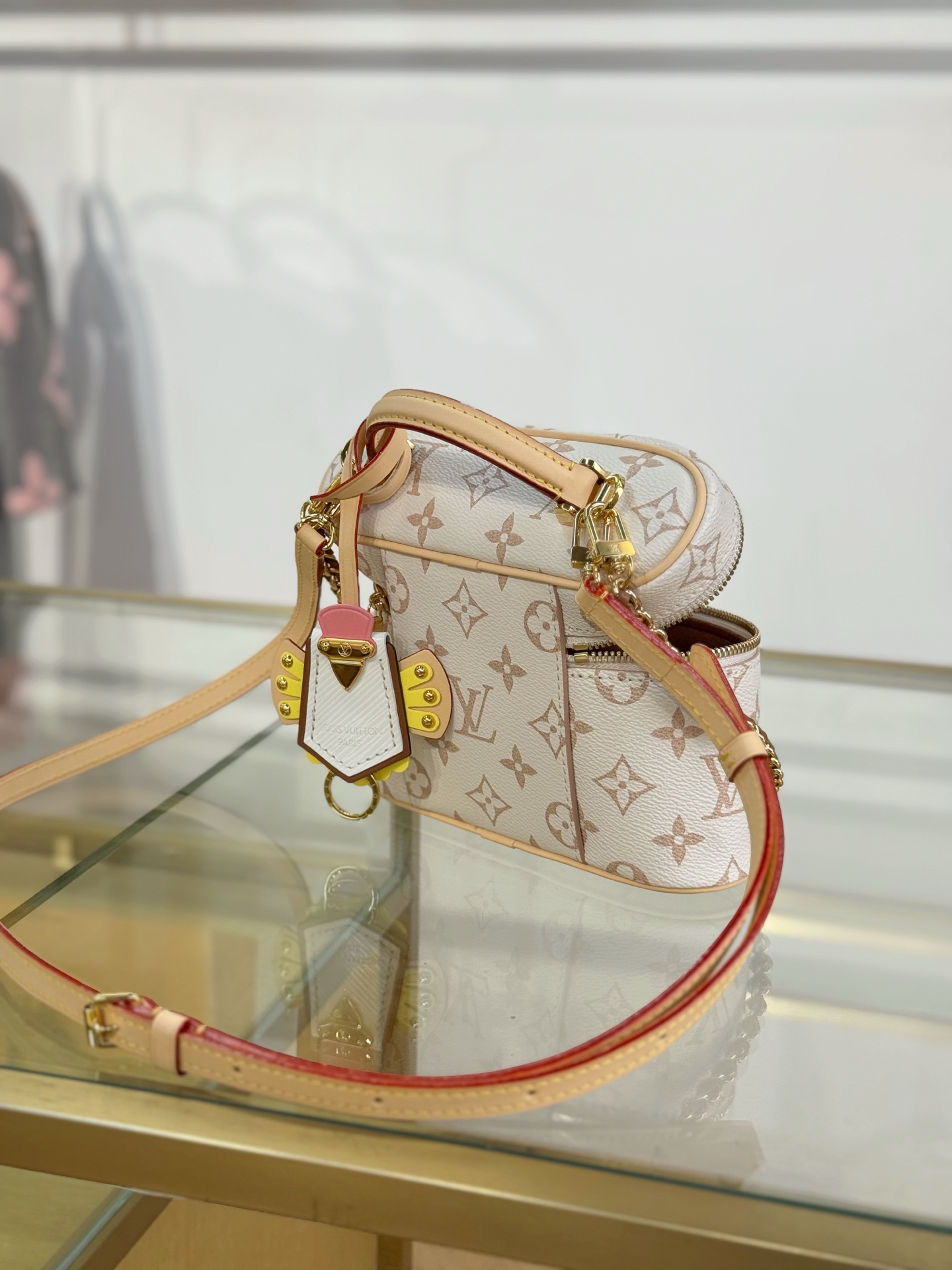 【特级MB动态163c芯片版原厂皮】 VANITY CHAIN POUCH 手袋 型号：M29782白花 材料：A级全钢