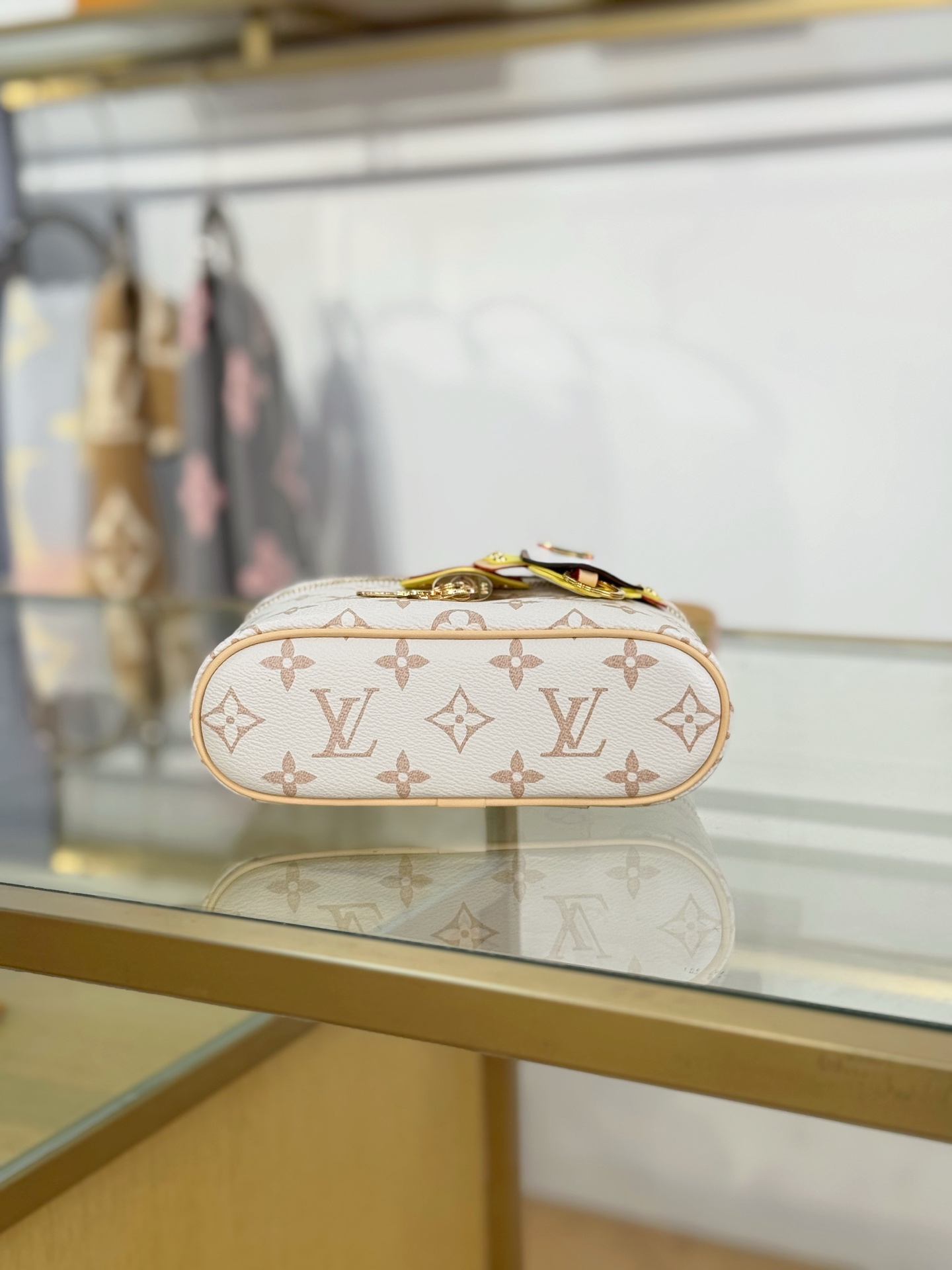 【特级MB动态163c芯片版原厂皮】 VANITY CHAIN POUCH 手袋 型号：M29782白花 材料：A级全钢