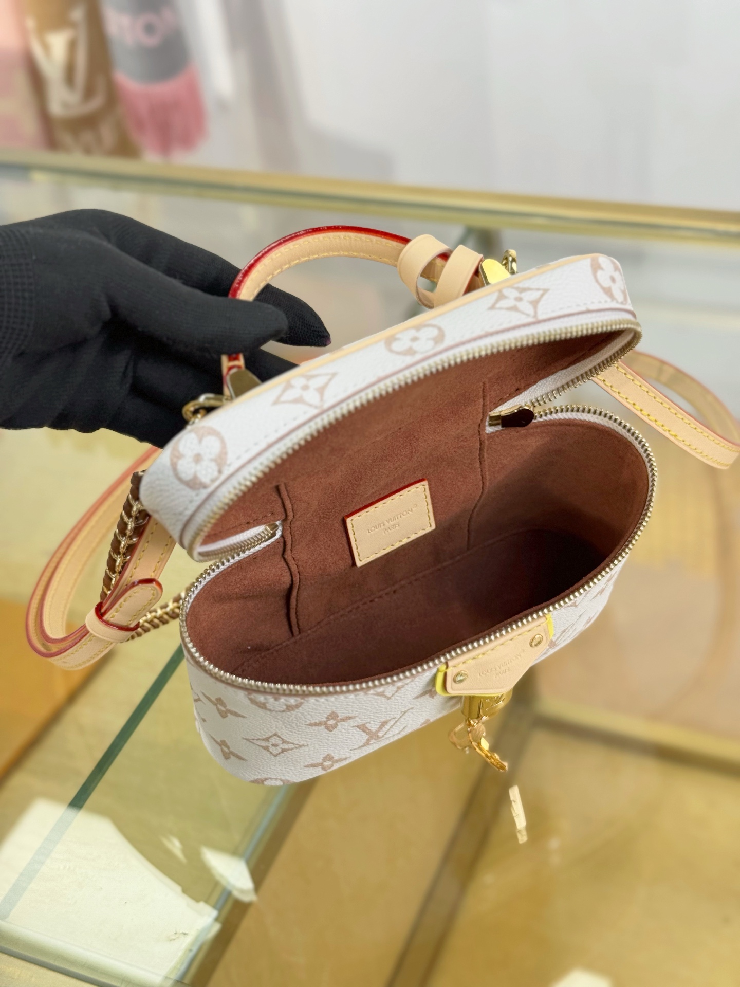 【特级MB动态163c芯片版原厂皮】 VANITY CHAIN POUCH 手袋 型号：M29782白花 材料：A级全钢