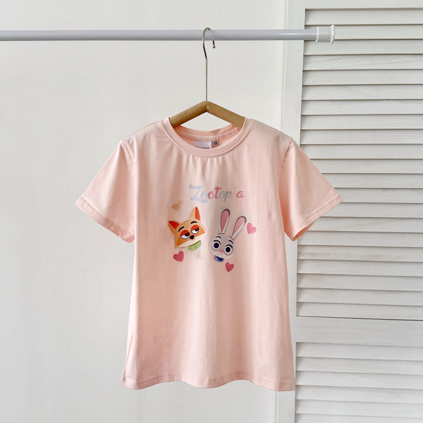 跑量69.9@一件120-180 疯狂动物城短袖 尺码:120-180 颜色:黑色 绿色 粉色 白色 💥 库存告急！手慢直接无！ 这批高货真的抢疯了！ 🔥 青岛外贸原单！100%精梳棉疯狂动物城亲子T，专柜同步高货，闭眼入不踩雷！ �…