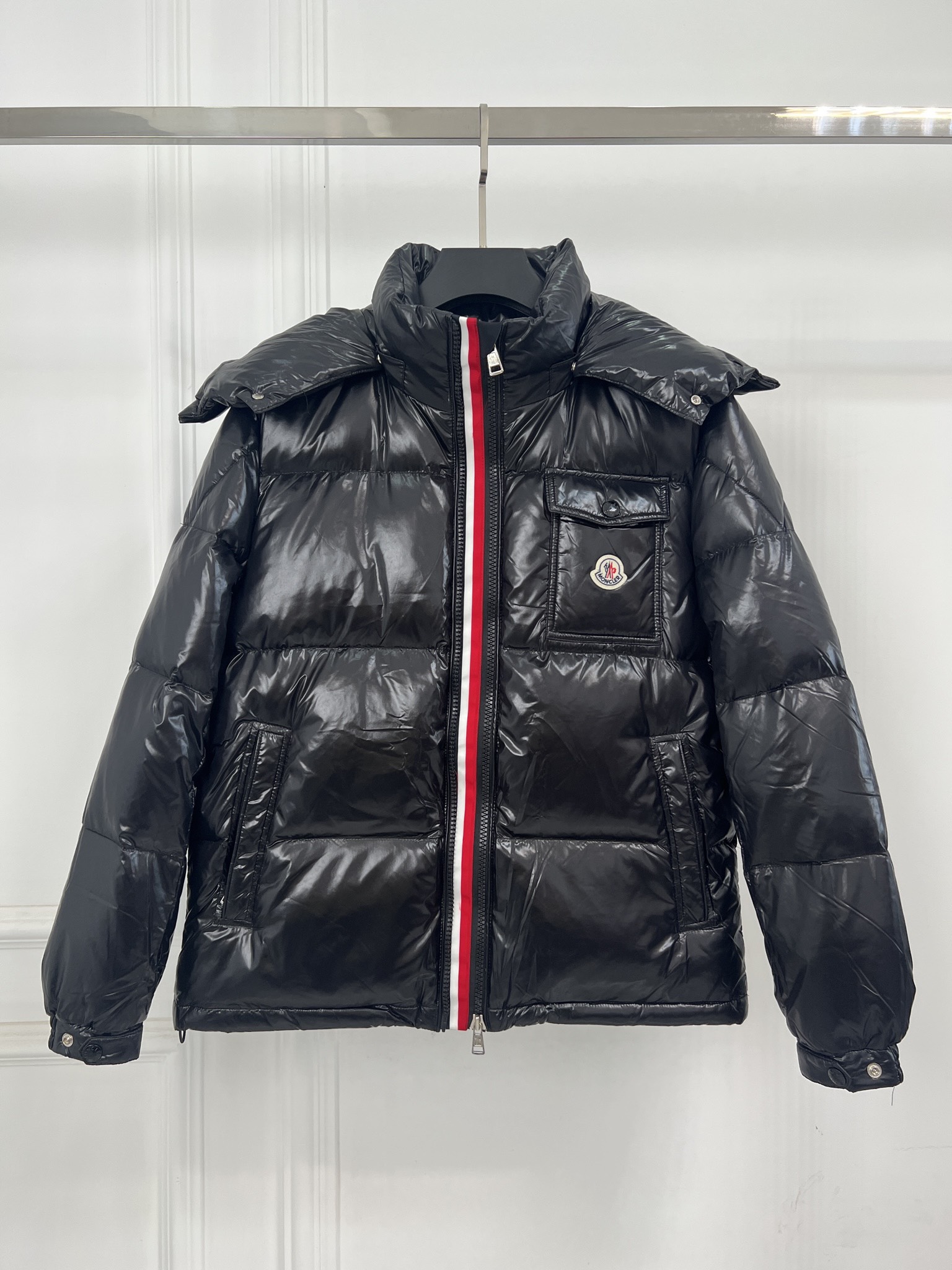 NO:315796,Moncler color strips down jacket Original 1:1 custom hardware accessories are fully imported and customized. Welcome to counter comparison. Absolutely high quality. Use top-quality goose down velvet, fluffy and full, super heavy fabric with a perfect fit. Pay attention to the super comfortable fabric. Exclusive model. Non-market goods. Men and women are the same. 1 color number 0-1-2-3-4-5,, down jacket, alexander wang19860909Moncler彩条 羽绒服 原版1:1订制五金配件全进口原版定制 欢迎专柜对比 绝对的高品质 采用顶级鹅绒超柔软 充羽量蓬松饱满 超级重面料做工杠杠的版型完美 注意面料超舒服 独家款 非市场货 男女同款1色码数0-1-2-3-4-5,,down jacket,alexander wang,Women's clothing