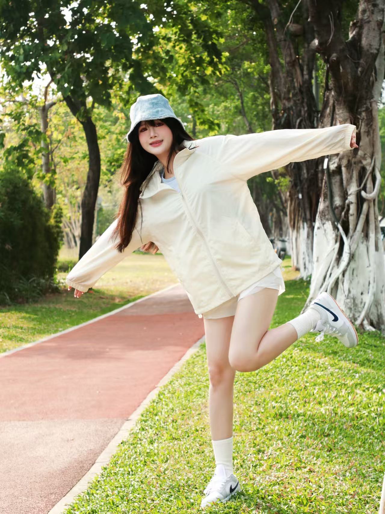 ▪️H11顶级纯原▪️潮人上脚图▪️
闭眼入，好看就完事儿！！！
---------------------------------
Nike Air Jordan 1 LOW 
AJ1 乔一 舒适贴合 低帮 复古篮球鞋 男女同款 白色

货号：553558-146

Size：35.5 36 36.5 37.5 38 38.5 39 40 40.5 41 42 42.5 43 44 45 46 47.5