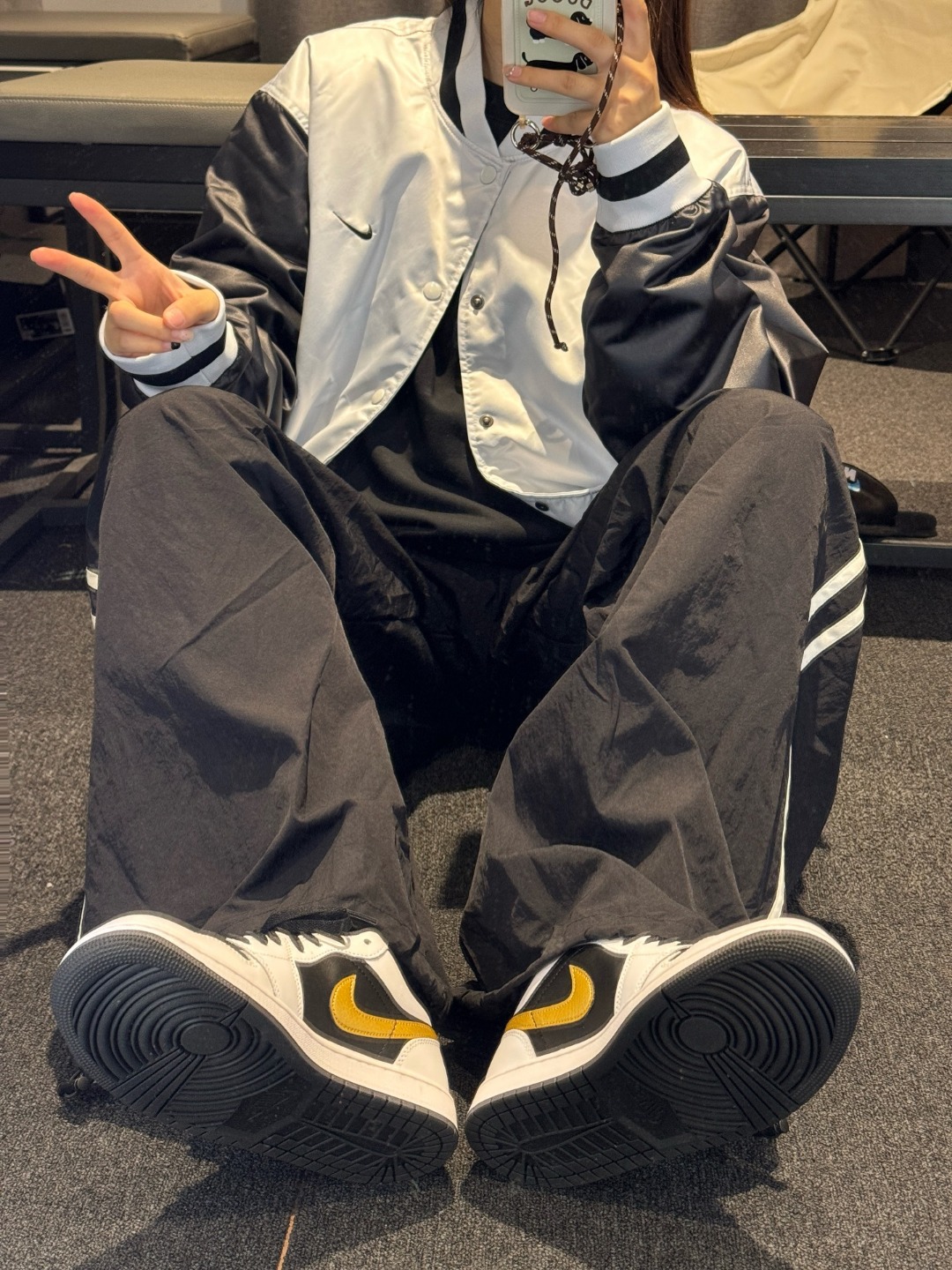 ▪️H11顶级纯原▪️潮人上脚图▪️
闭眼入，好看就完事儿！！！
---------------------------------
Nike Air Jordan 1 LOW “Reverse Panda”
AJ1 乔一 舒适贴合 低帮 复古篮球鞋 男女同款 白黑

货号：553558-172

Size：35.5 36 36.5 37.5 38 38.5 39 40 40.5 41 42 42.5 43 44 45 46 47.5