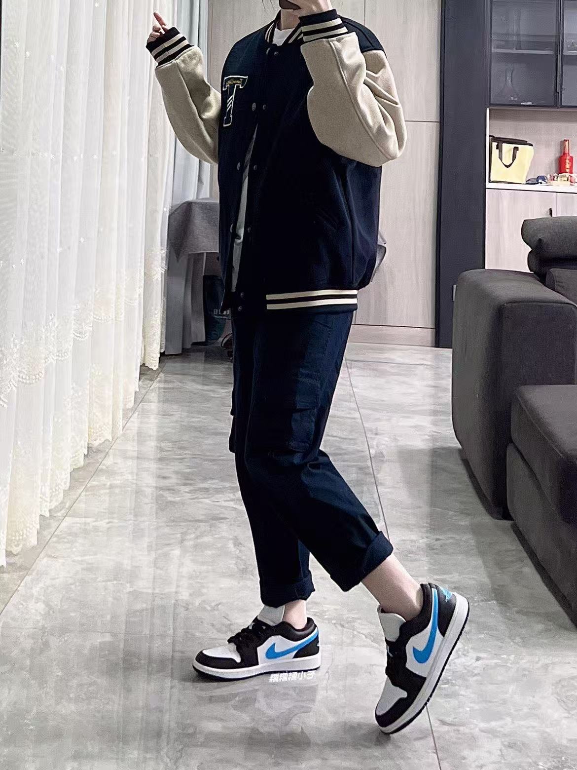 ▪️H11顶级纯原▪️潮人上脚图▪️
闭眼入，好看就完事儿！！！
---------------------------------
Nike Air Jordan 1 LOW  "university blue"
AJ1 乔一 舒适贴合 低帮 复古篮球鞋 男女同款 黑白蓝

货号：DC0774-041

Size：35.5 36 36.5 37.5 38 38.5 39 40 40.5 41 42 42.5 43 44 45 46 47.5