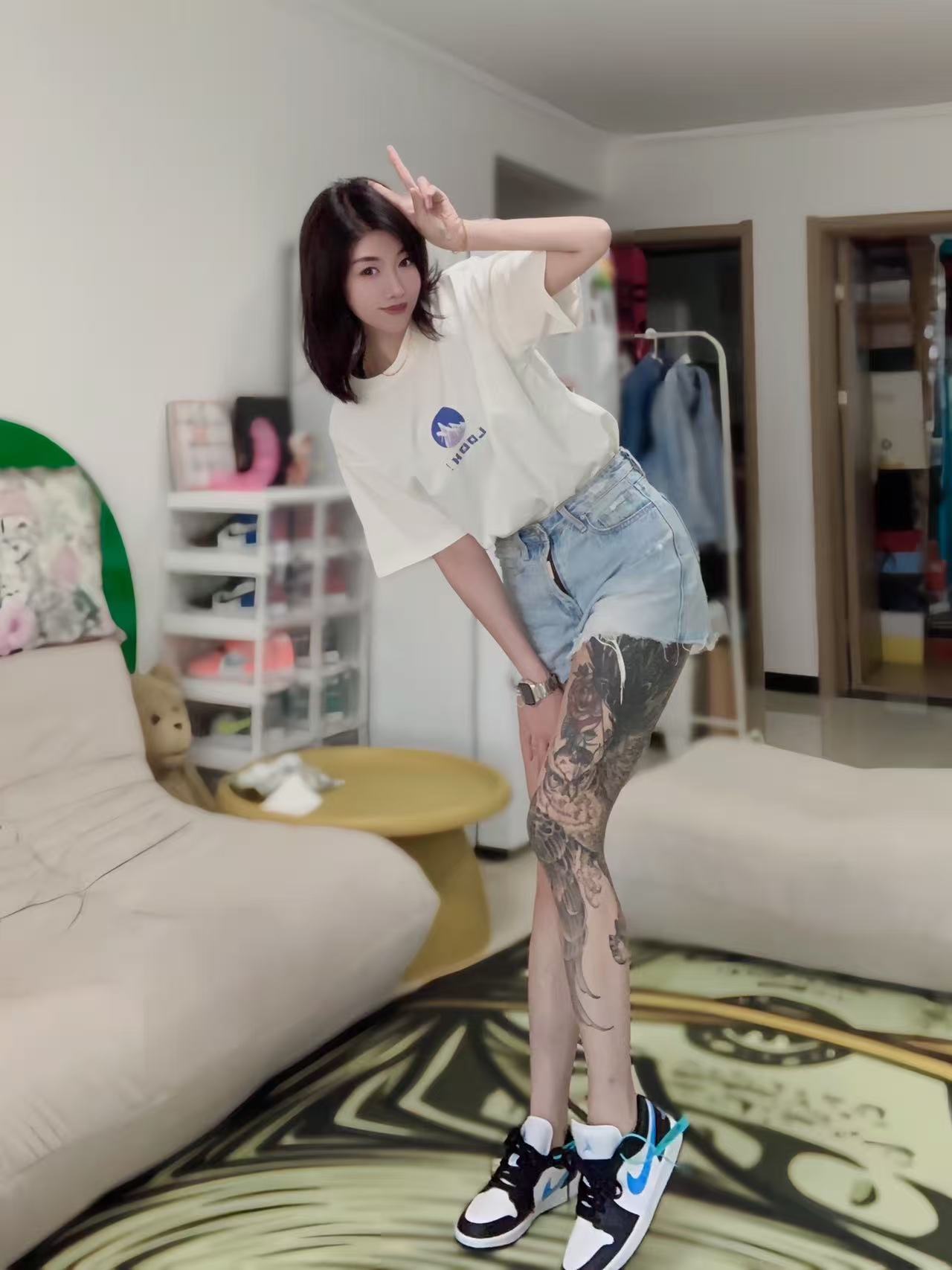 ▪️H11顶级纯原▪️潮人上脚图▪️
闭眼入，好看就完事儿！！！
---------------------------------
Nike Air Jordan 1 LOW  "university blue"
AJ1 乔一 舒适贴合 低帮 复古篮球鞋 男女同款 黑白蓝

货号：DC0774-041

Size：35.5 36 36.5 37.5 38 38.5 39 40 40.5 41 42 42.5 43 44 45 46 47.5