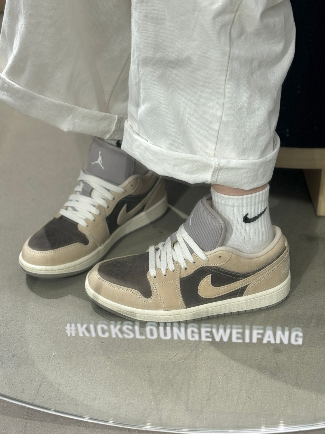 ▪️H11顶级纯原▪️潮人上脚图▪️
闭眼入，好看就完事儿！！！
---------------------------------
Nike Air Jordan 1 LOW SE
AJ1 乔一 舒适贴合 低帮 复古篮球鞋 男女同款 米棕色
货号：IB7011-001

Size：35.5 36 36.5 37.5 38 38.5 39 40 40.5 41 42 42.5 43 44 45 46 47.5