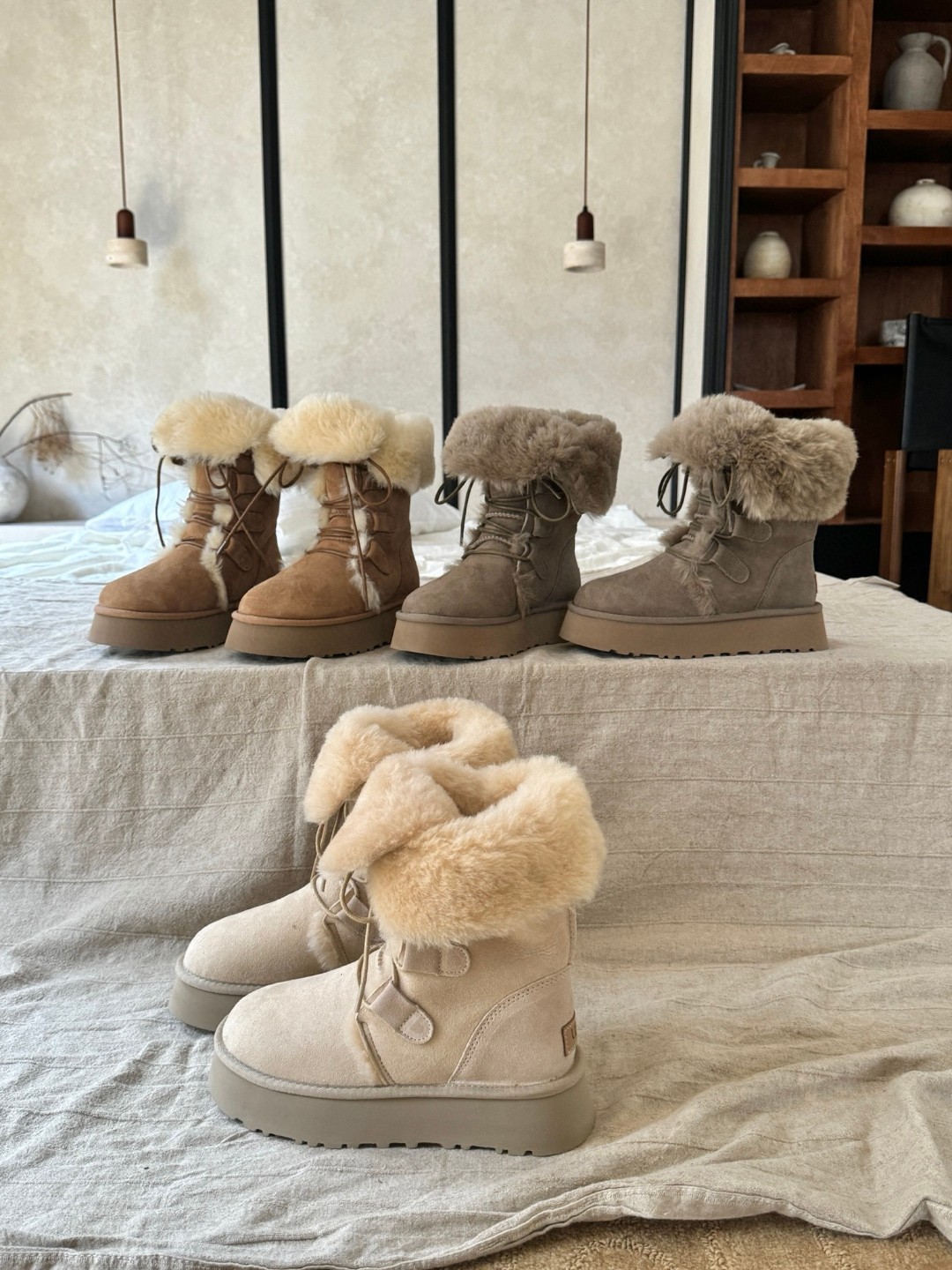 高筒系带UGG24秋冬雪地靴ugg时髦人都在穿雪地靴内增3cm万人大秀的丑萌雪地靴重新翻红看着巨无霸巨显