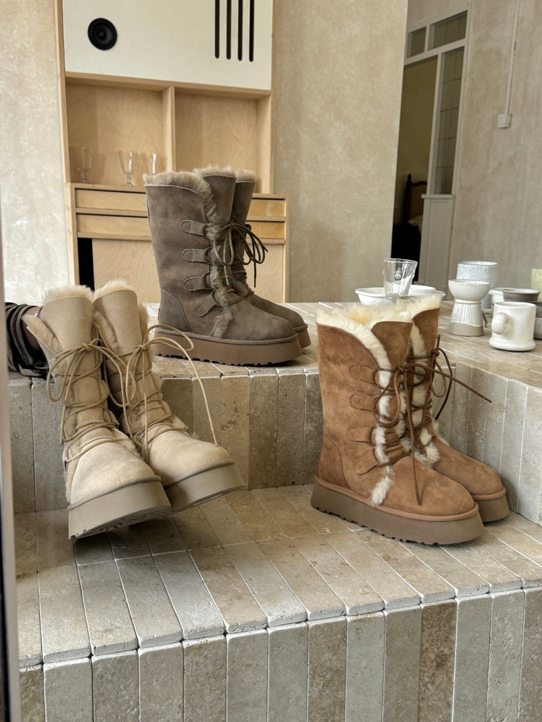 高筒系带UGG24秋冬雪地靴ugg时髦人都在穿雪地靴内增3cm万人大秀的丑萌雪地靴重新翻红看着巨无霸巨显