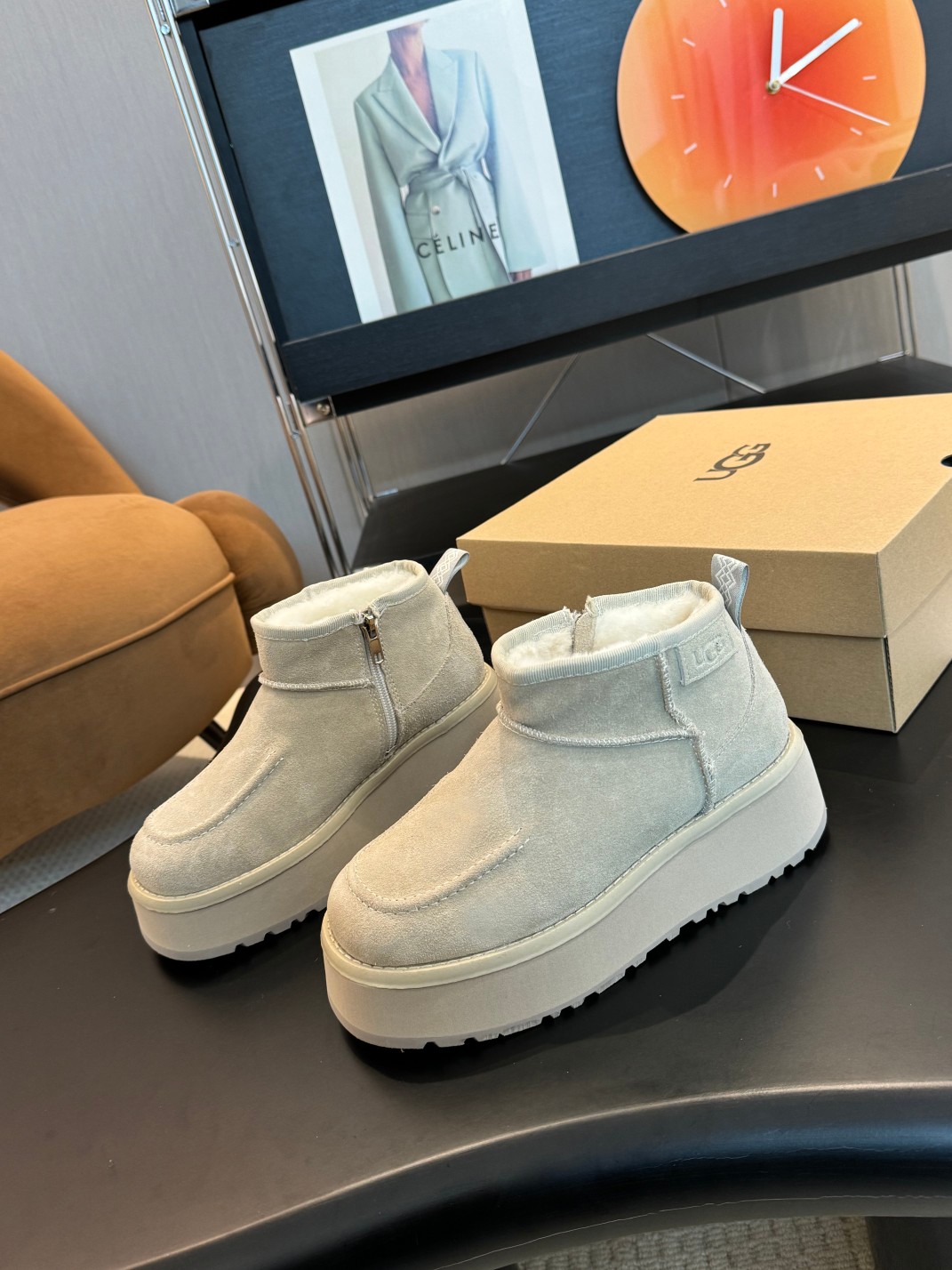 𝑼𝑮𝑮冬季人手必备单品，搭配系数也是百分百 1⃣️鞋面：优质牛反绒2⃣️内里：澳洲进口羊皮毛一体🐑3️⃣
