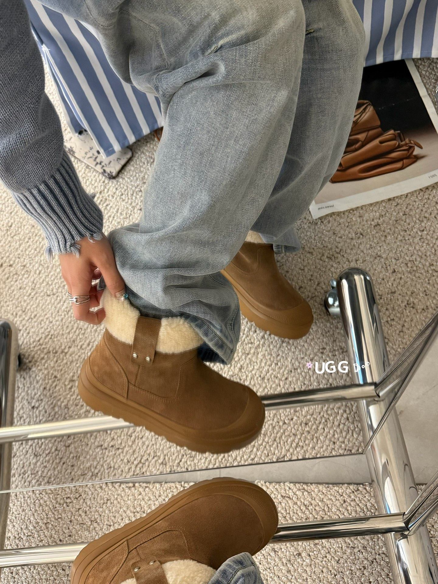 🔥「UGG高帮奶芙靴」秋冬氛围感的刚需单品当焦糖棕的牛绒遇上蓬松羊毛，是UGG给秋冬的温柔注解。厚底设计