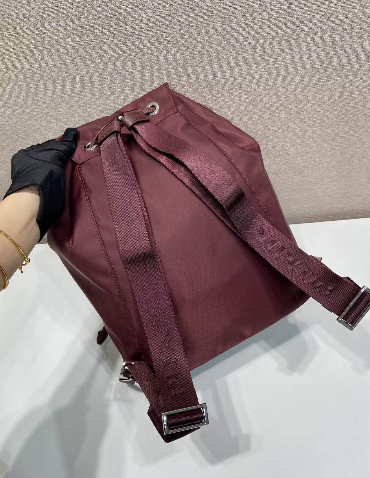 ユニークなデザインの大容量双肩バックパック