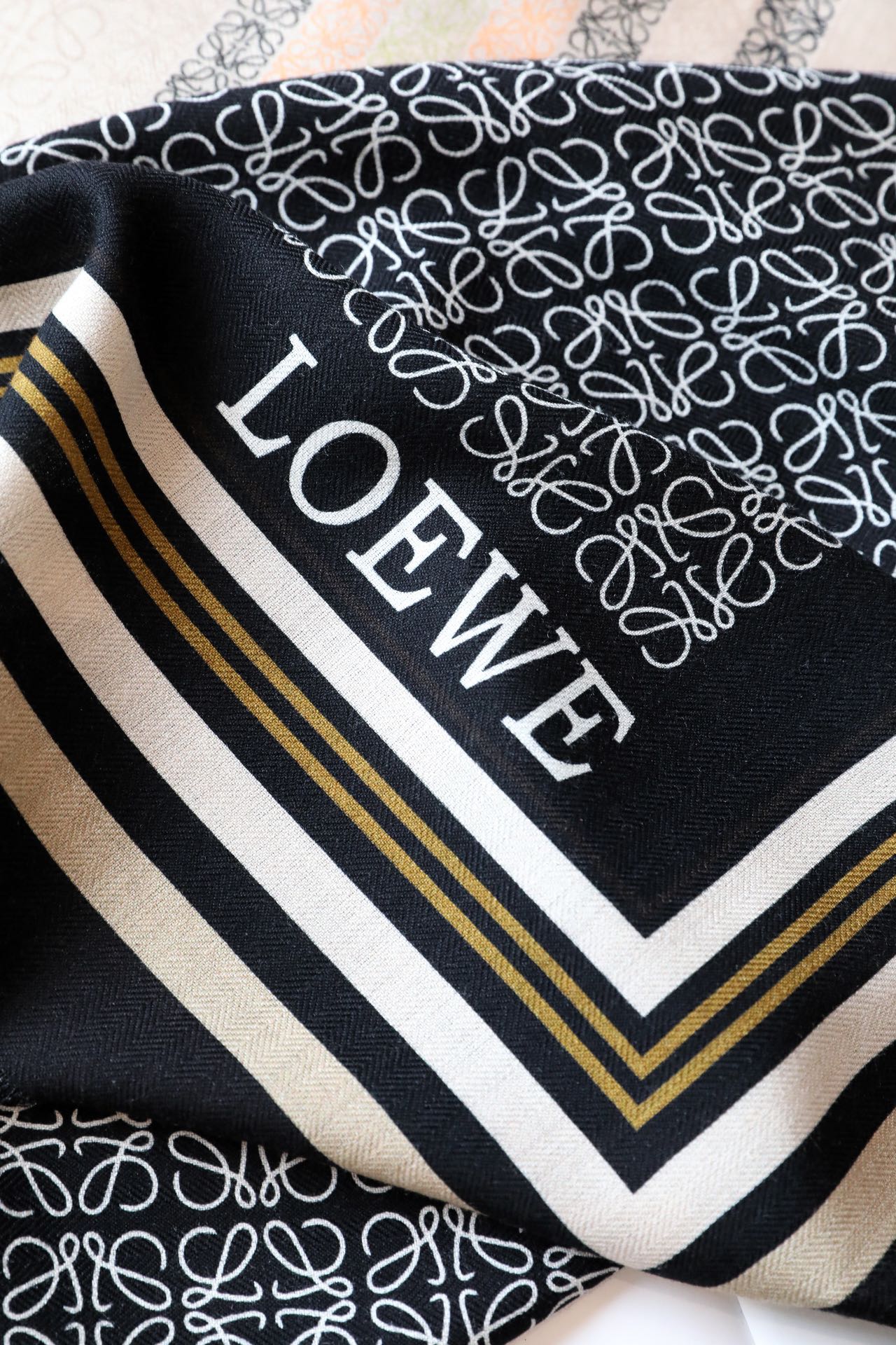 高定版上新️Loewe罗意威专柜新款高级又不撞款的好东西！！！能力范围能带给大家最好的品质这个价格真的亲