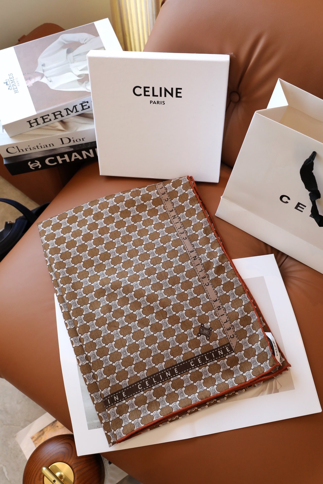 【▪️碰撞时髦。凯旋门的时尚，日常最佳单品！】一秒心动啊！！！高级，奢华！永恒！不是那种过眼云烟的款式！