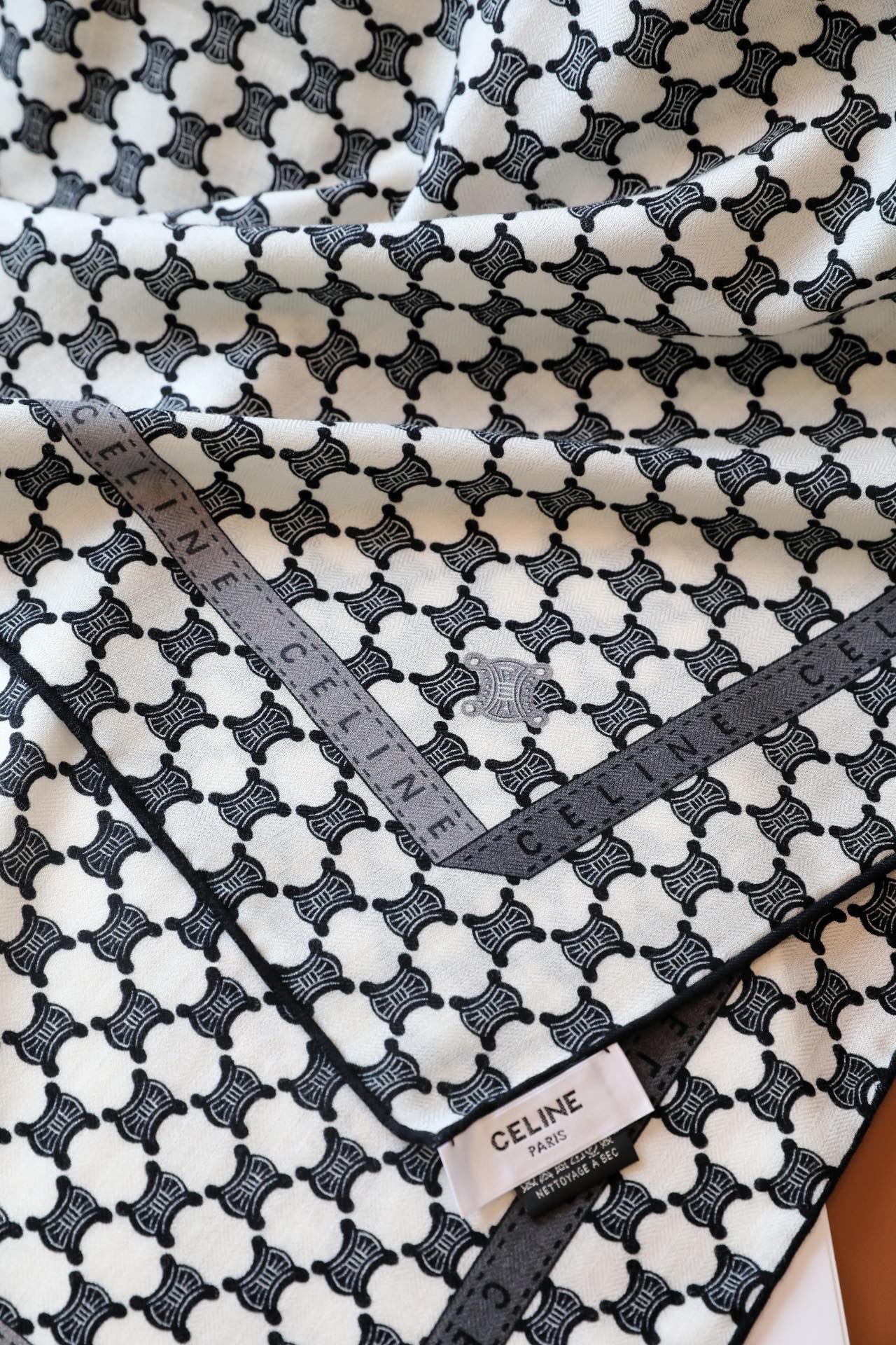 【▪️碰撞时髦。凯旋门的时尚，日常最佳单品！】一秒心动啊！！！高级，奢华！永恒！不是那种过眼云烟的款式！