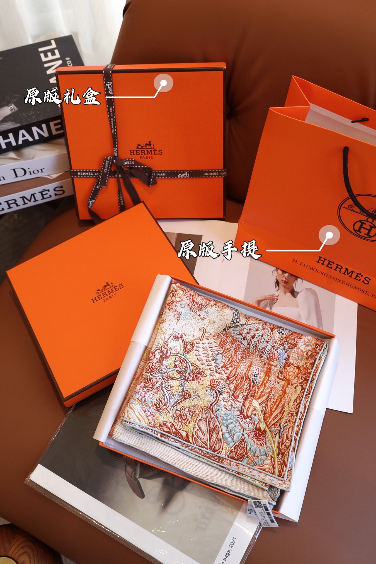 新HERMES 翱翔福宝之梦/专柜都断货的款式……
配色绝美，金碧辉煌 贵气的色调，整条围巾给人一种珠光