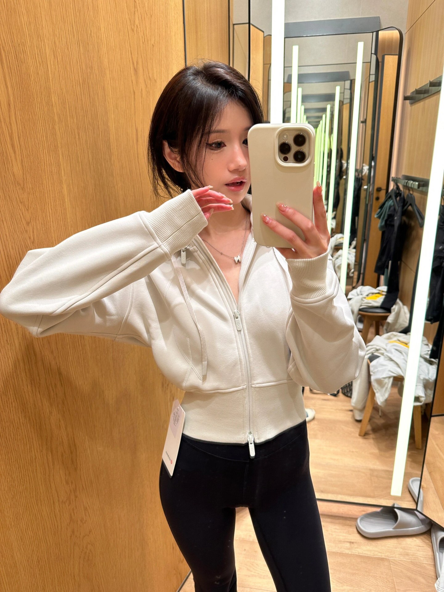 Luxurious Lululemon Hoodie with Enhanced Durability and Comfort - 图片 8