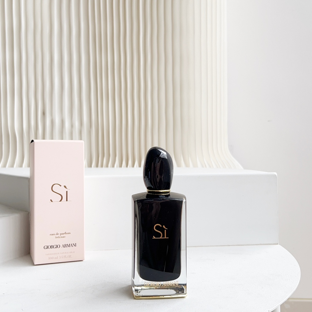NO:810722,Giordano Armani Armani Black Love 100ml Attributes Women's Fragrance Fragrance Fruity Chypre Top Notes Blackcurrant Gooseberry Leaf Freesia Orange Bergamot Middle Notes Rose Osmanthus Orange Blossom Oil Mugwort Base Notes Vanilla Patchouli Woody Ambroxan, Perfume, Armani, Armani19860909Giordano Armani 阿玛尼 黑色挚爱100ml 属性女香 香调果香西普调 前调黑加仑 醋栗叶 小苍兰 橘子 香柠檬 中调玫瑰 桂花 橙花油 艾蒿 后调香草 广藿香 木质香 降龙涎香醚,香水,armani,armani,accessory