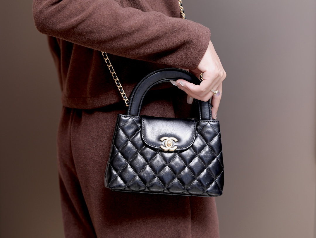Tuck the shoulder strap away—it looks effortlessly chic carried by hand. - Bag 3