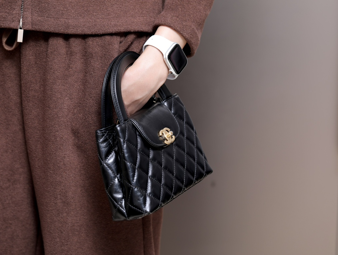Tuck the shoulder strap away—it looks effortlessly chic carried by hand. - Bag 5