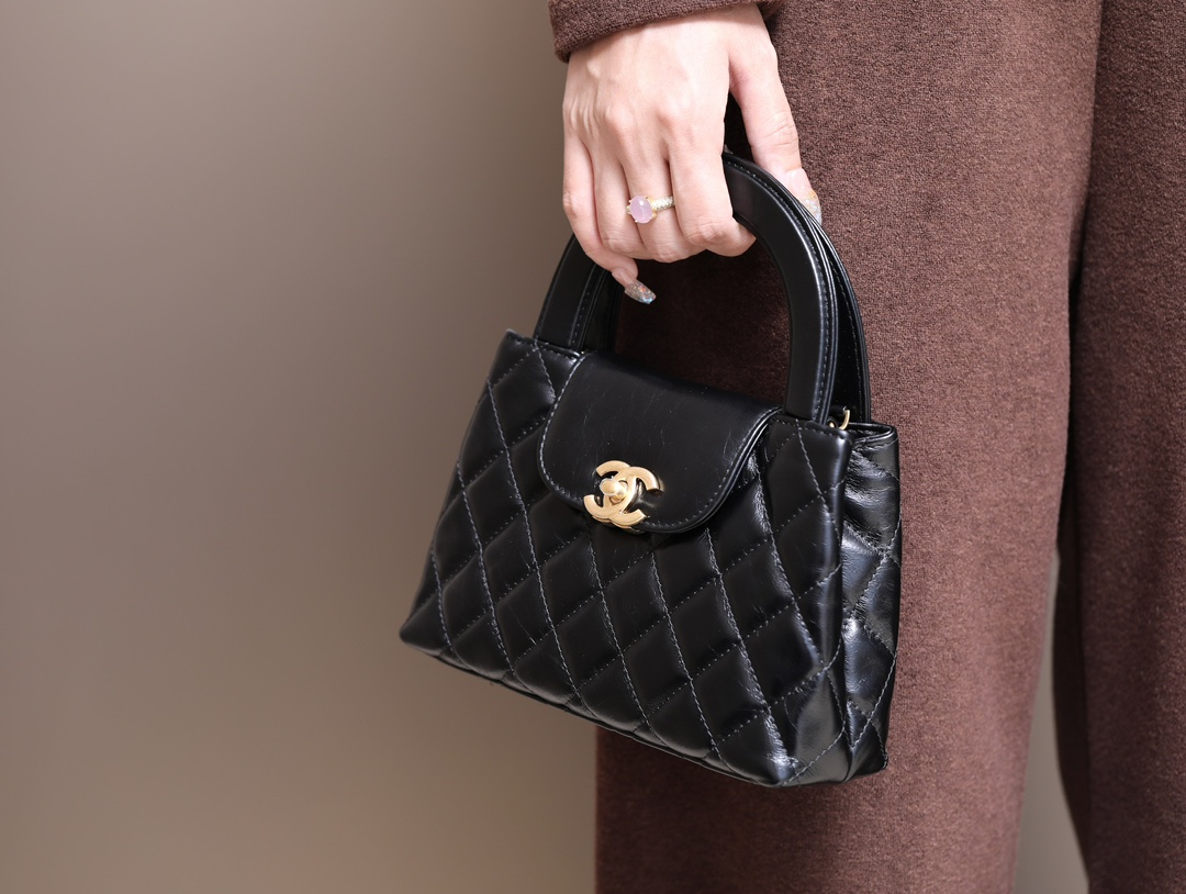 Tuck the shoulder strap away—it looks effortlessly chic carried by hand. - Bag 8