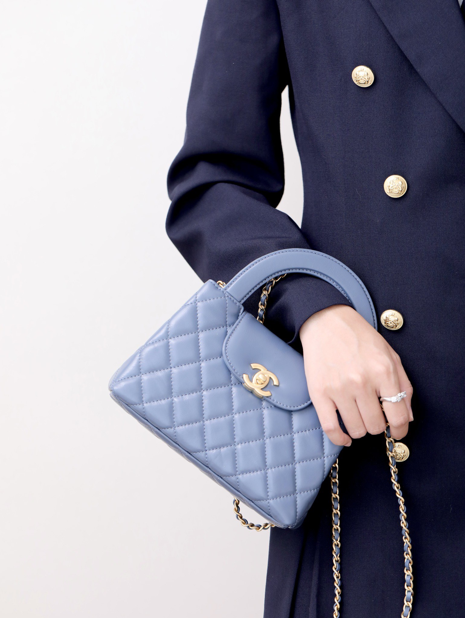 -grade quality, walking at the forefront of fashion! CD - Bag 7