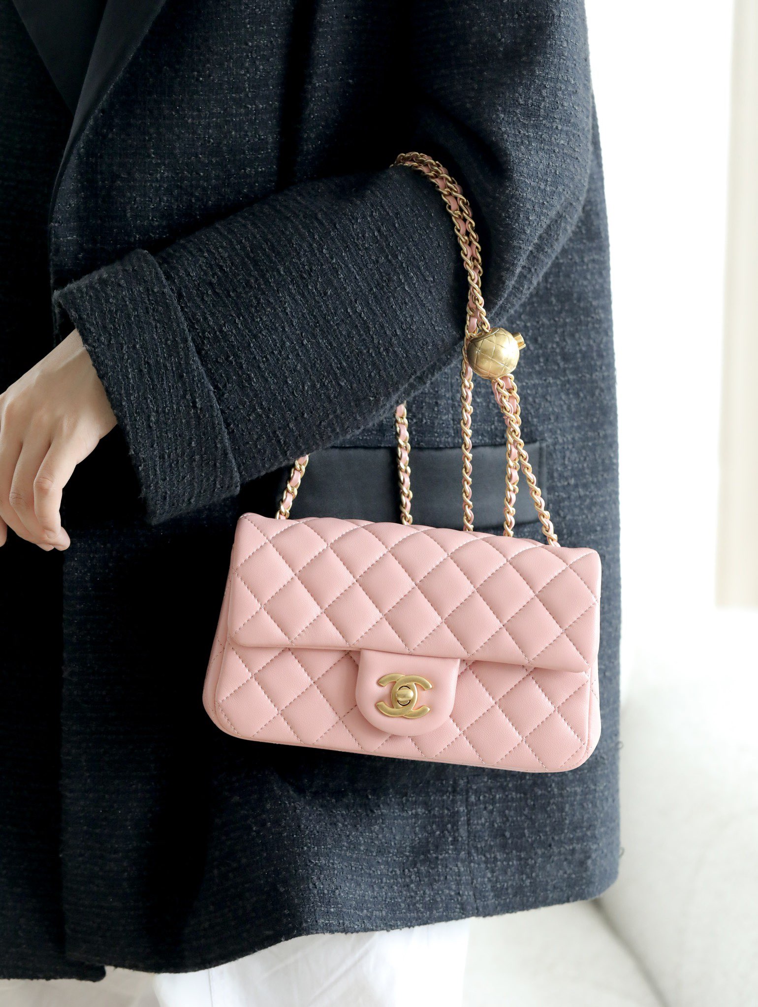 Alaïa Classic Handcrafted Luxury Leather Shoulder Bag Ref.2520952A 6