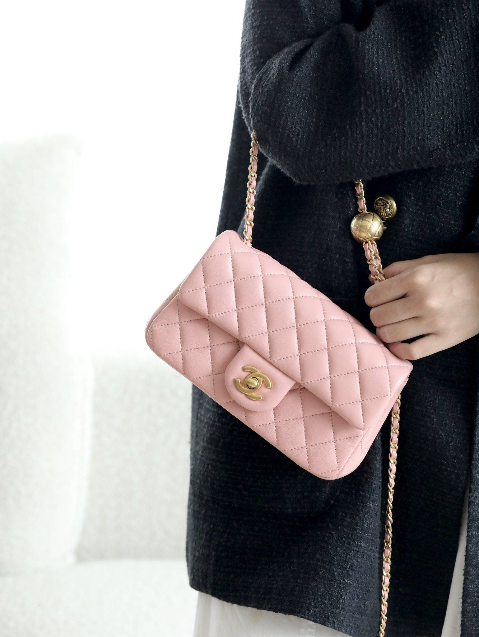 Alaïa Classic Handcrafted Luxury Leather Shoulder Bag Ref.2520952A 8
