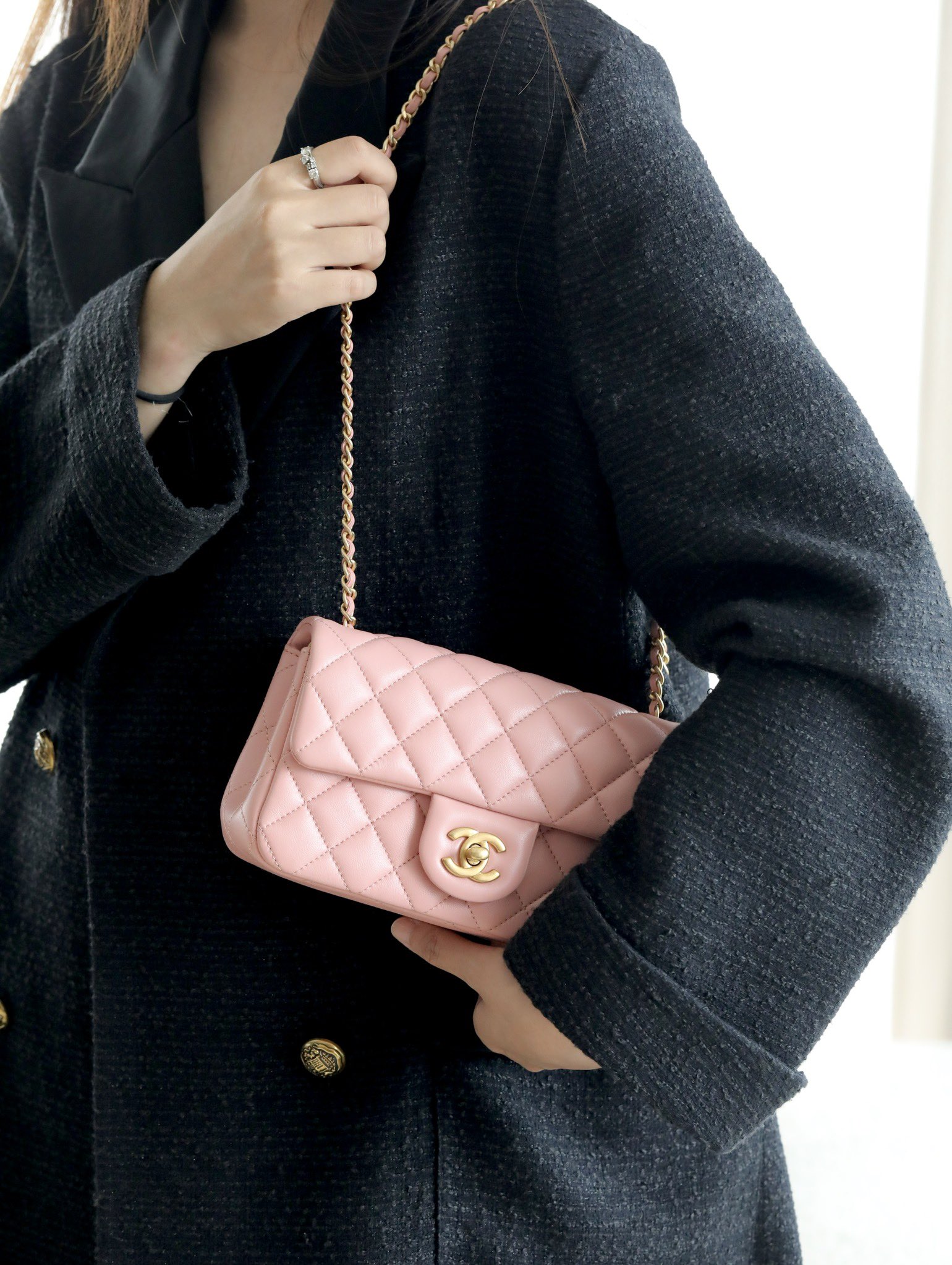 Alaïa Classic Handcrafted Luxury Leather Shoulder Bag Ref.2520952A 5