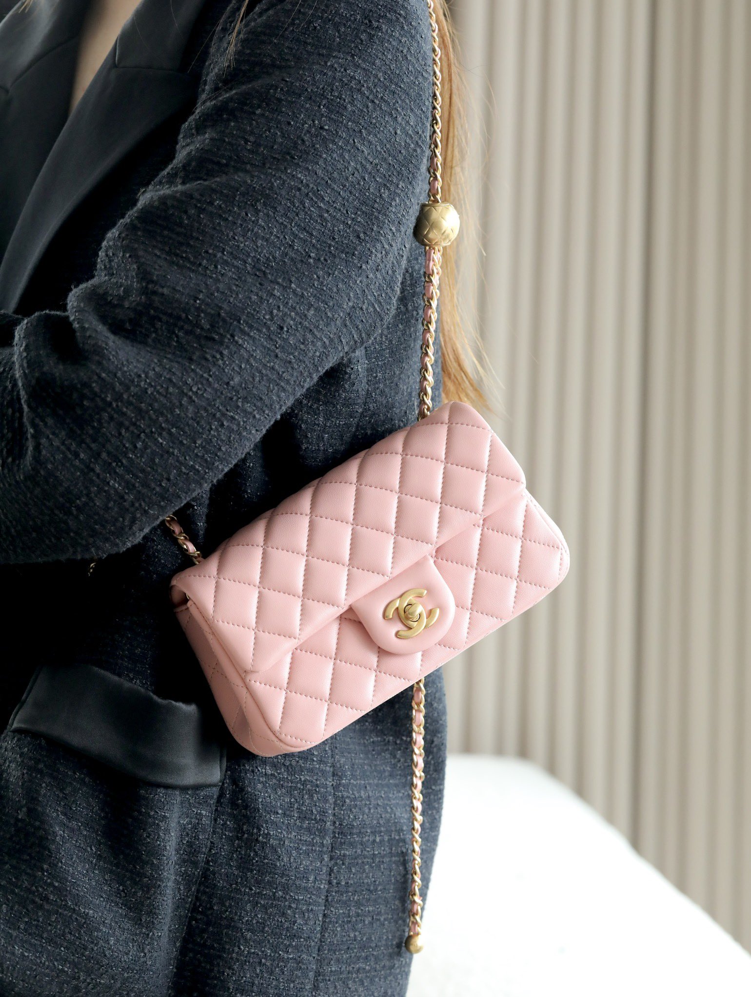 Alaïa Classic Handcrafted Luxury Leather Shoulder Bag Ref.2520952A 4