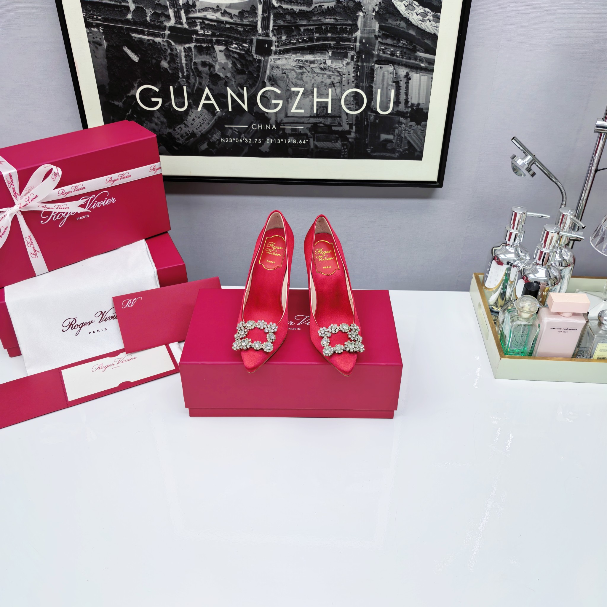NO:237940,10.5CM-red white diamond, single shoe1986090910.5CM-红色白钻,单鞋,Women's Shoes