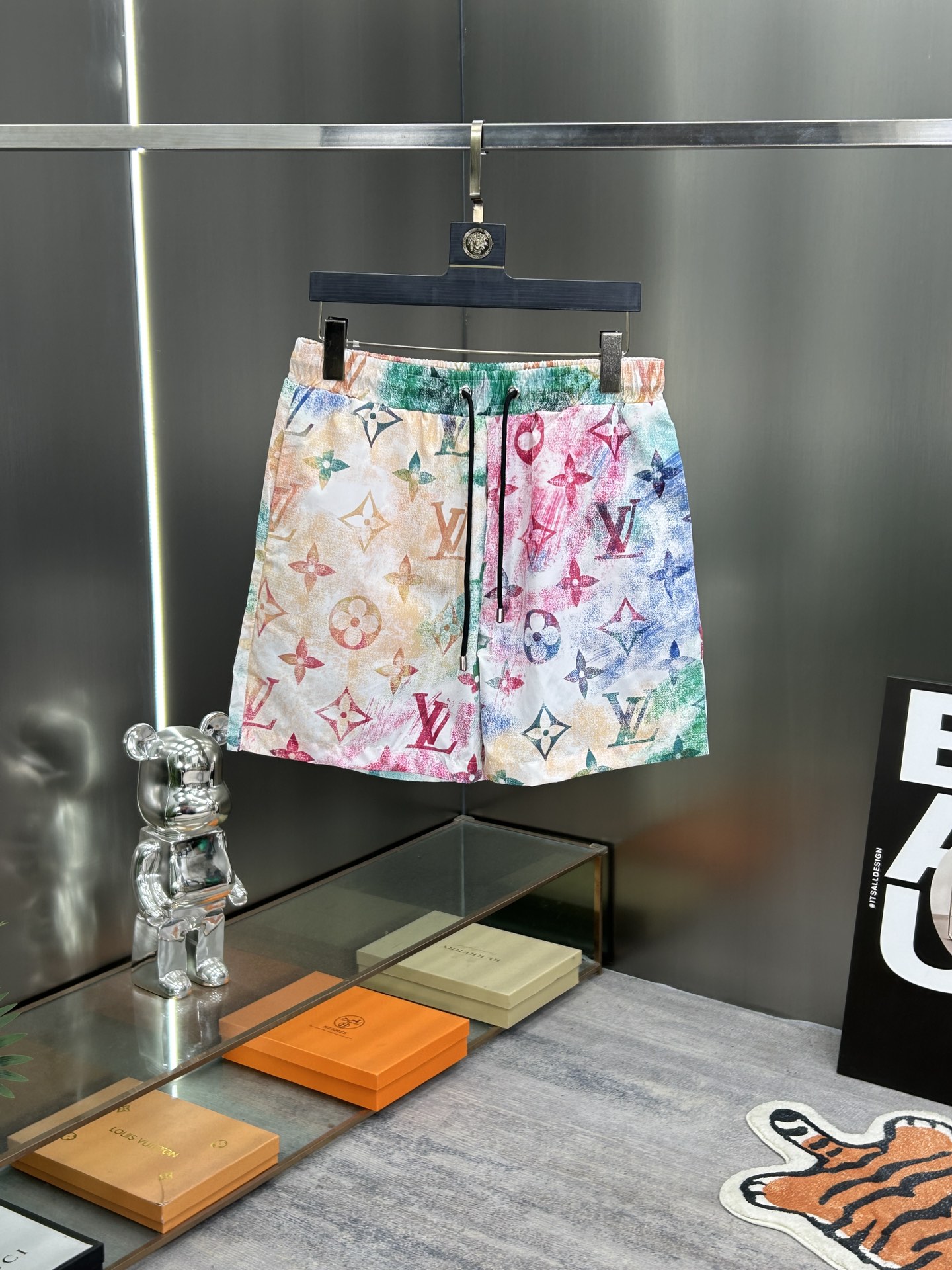 P75 LV pantalones de playa nuevos de primavera/verano 2026, ¡pantalones cortos de cinco puntos! Sincronizado con la web…
