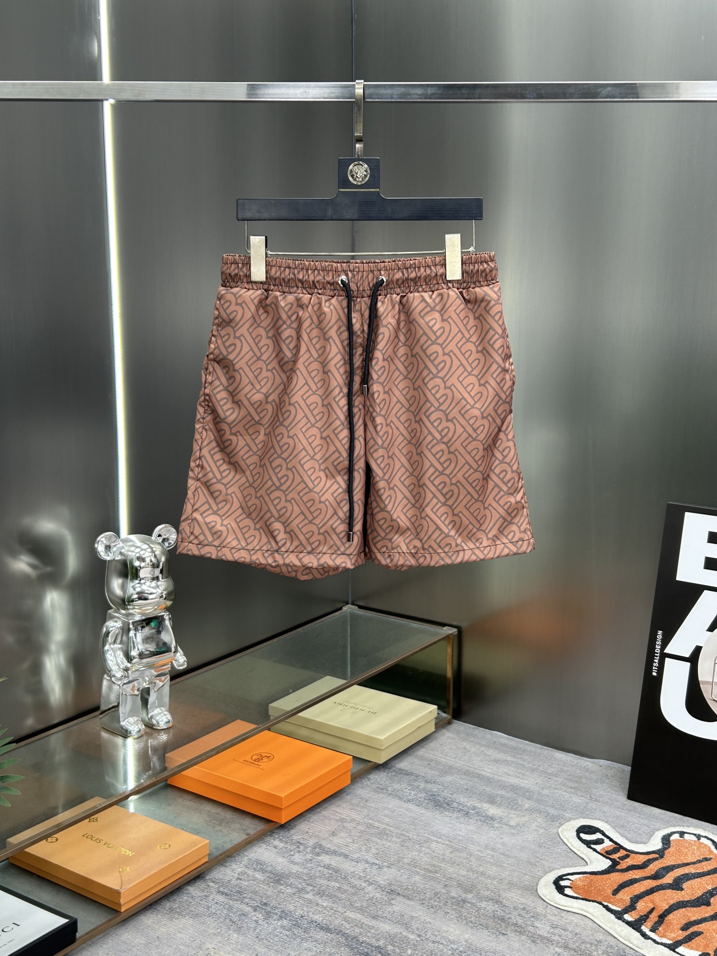 Burberry 2025 primavera y verano nuevos pantalones cortos de playa, ¡pantalones cortos de cinco puntos! Sincronizado co…