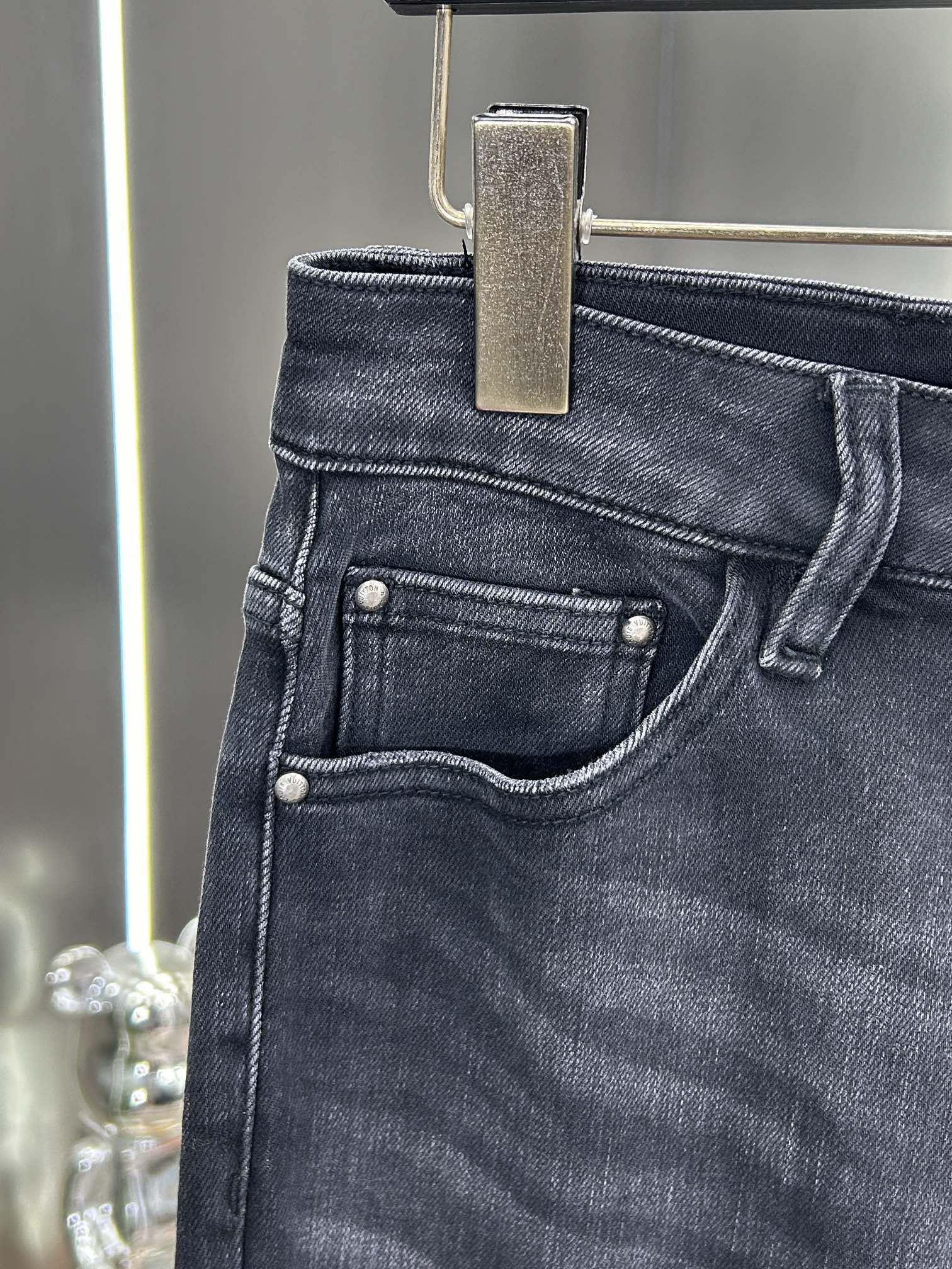  LV 路易威登 24新款牛仔裤休闲版 采用精选原版面料，穿着柔软服适绣气，具有独特弹力纤维不易变形而又