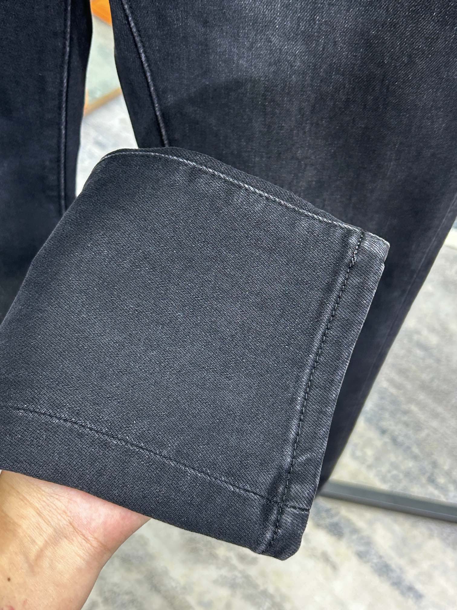   DG 杜嘉班纳 24新款牛仔裤休闲版 采用精选原版面料，穿着柔软服适绣气，具有独特弹力纤维不易变形而