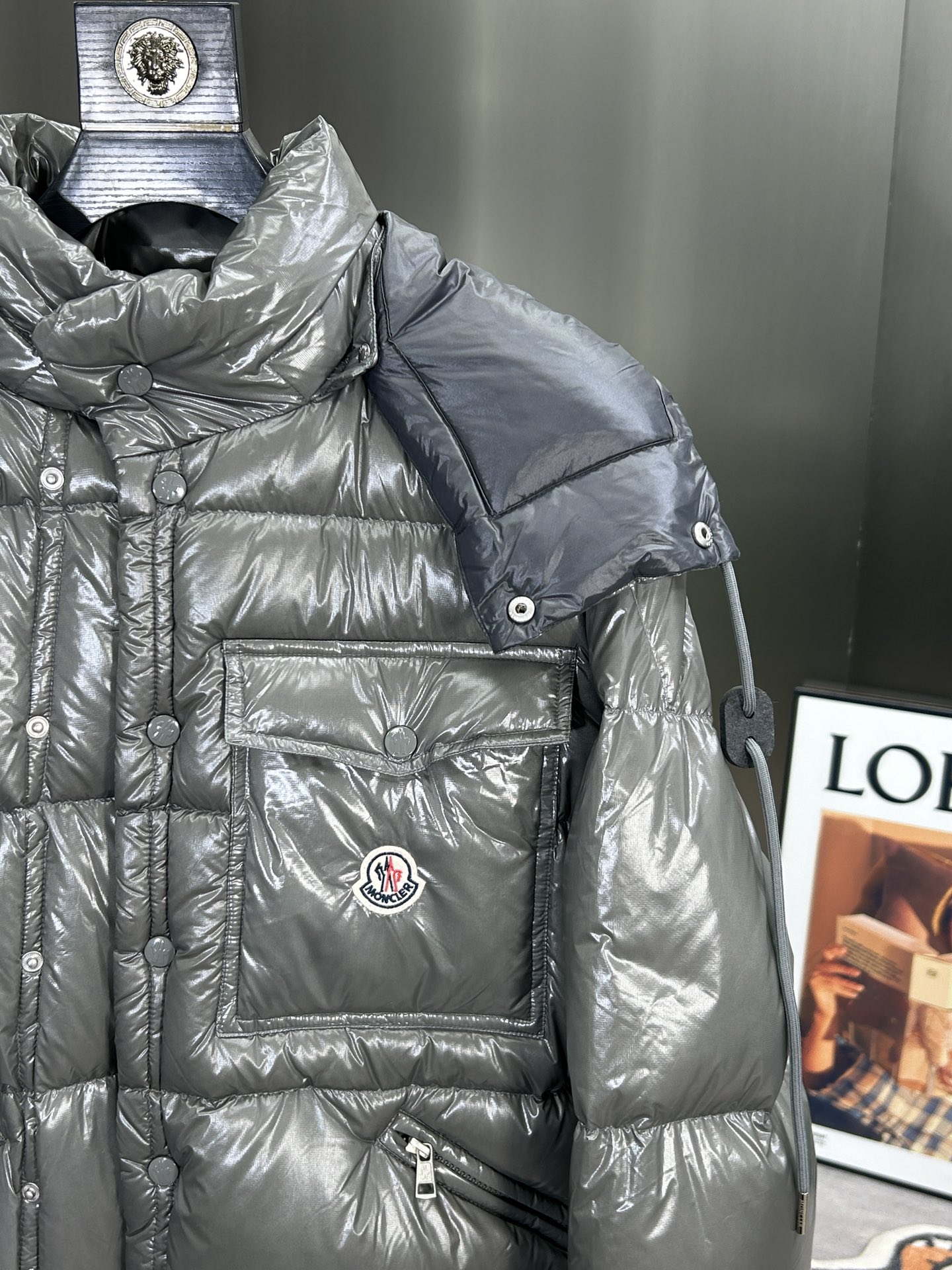 蒙口Moncler2024秋冬新款️蒙口新款连帽设计羽绒外套袖可拆帽可脱一衣两穿！选用亮泽尼龙面料打造胸