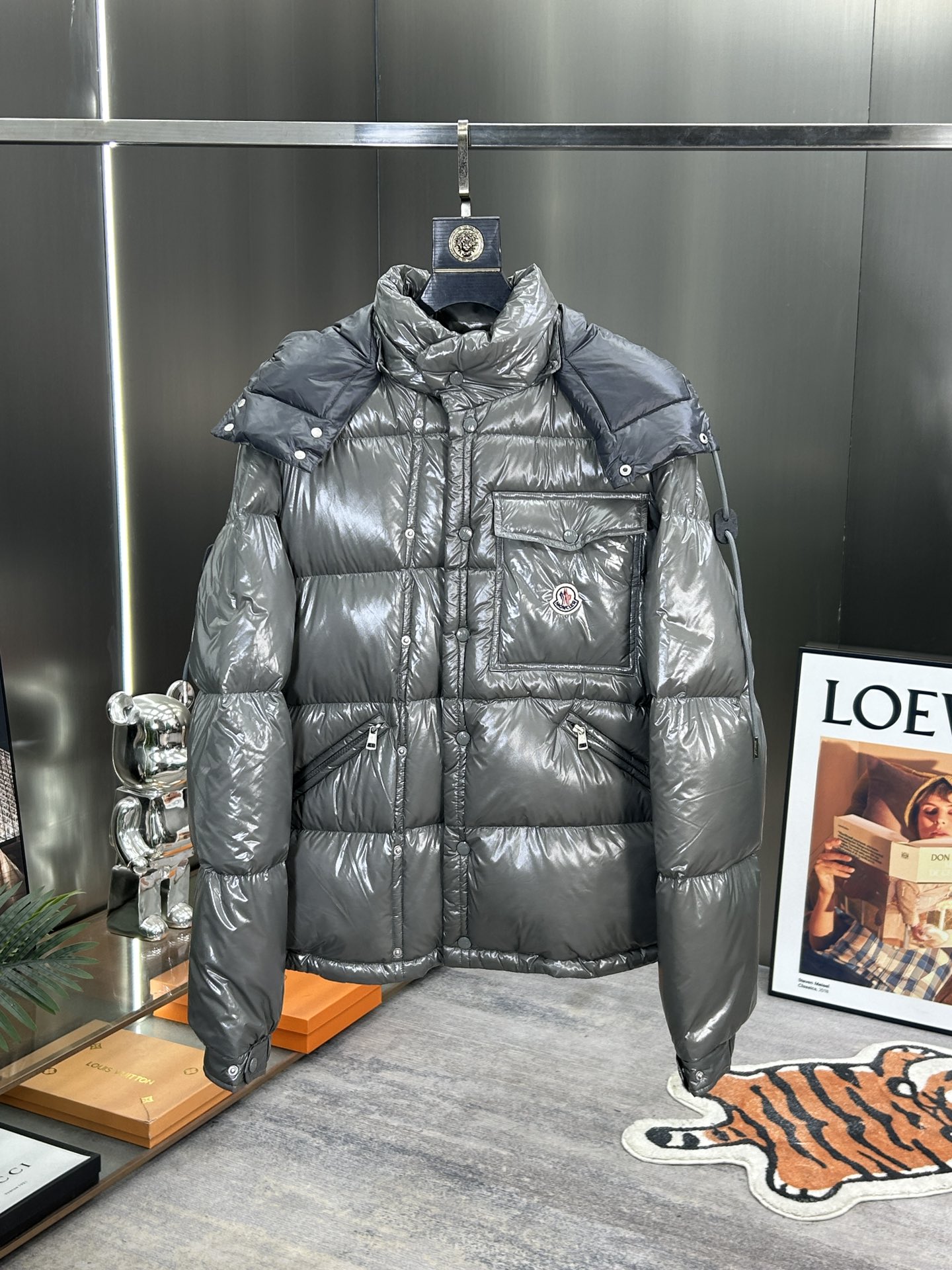 蒙口Moncler2024秋冬新款️蒙口新款连帽设计羽绒外套袖可拆帽可脱一衣两穿！选用亮泽尼龙面料打造胸