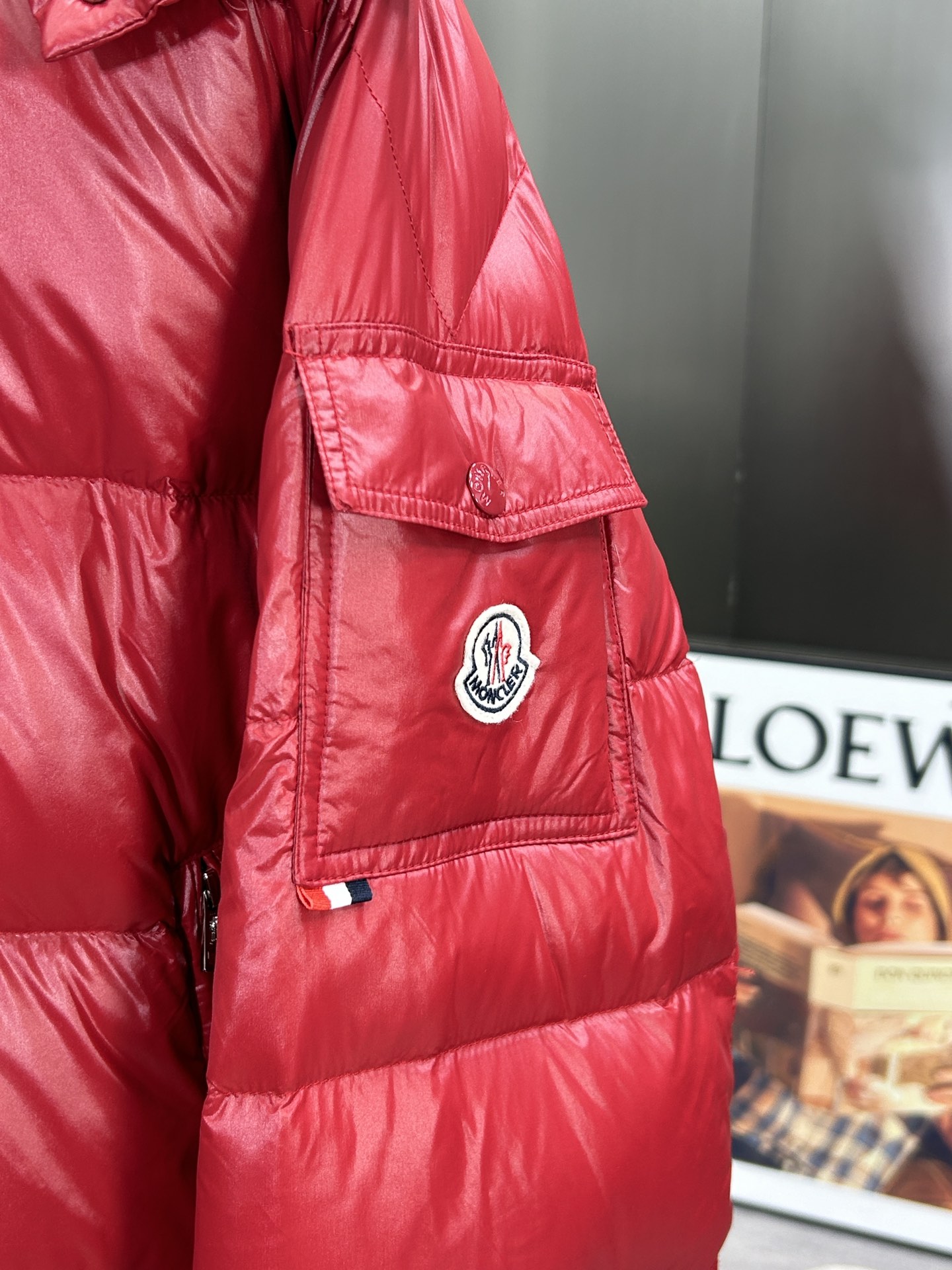 蒙口Moncler2024秋冬新款️蒙口新款连帽设计羽绒外套选用亮泽尼龙面料打造胸前经典印花设计logo